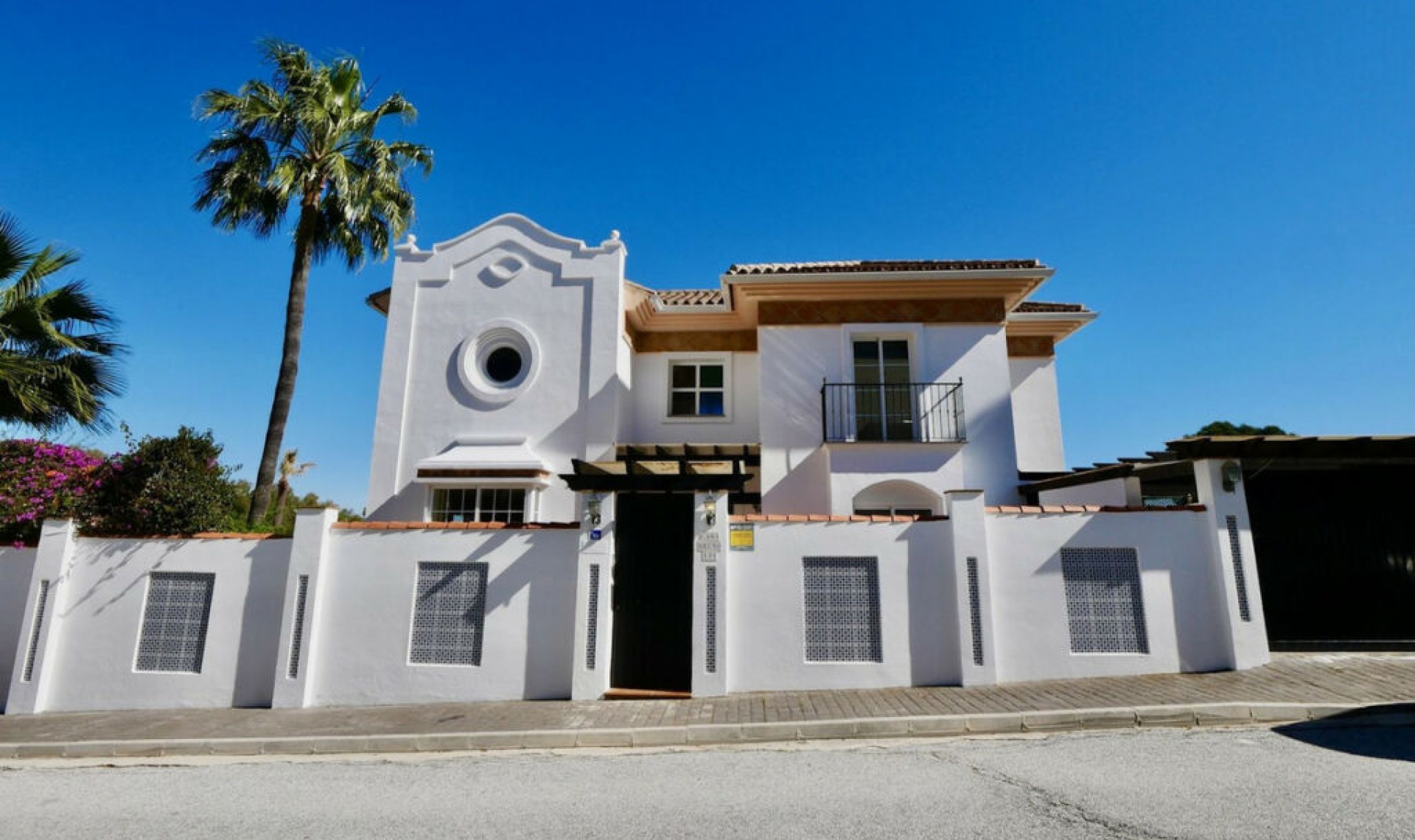 Resale - House -
La Cala de Mijas