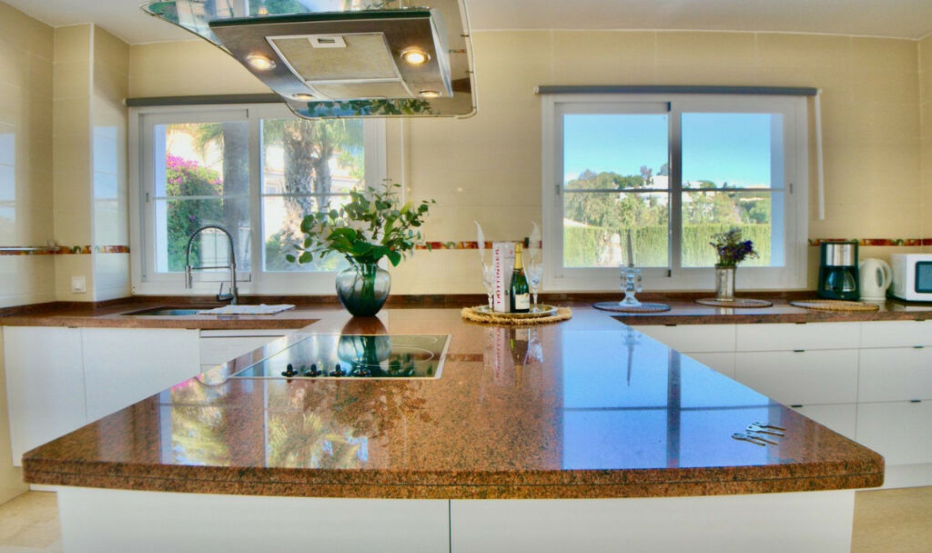 Resale - House -
La Cala de Mijas