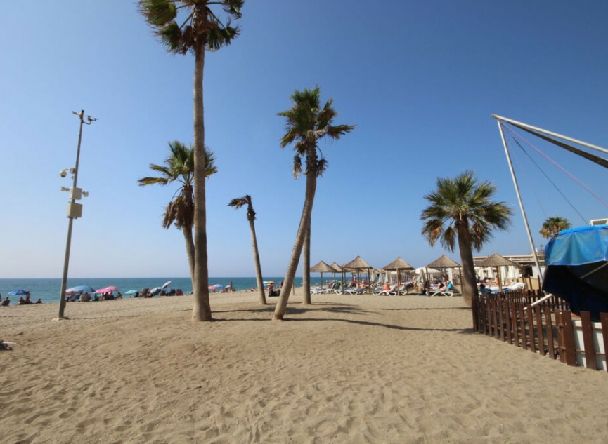 Resale - House -
La Cala de Mijas