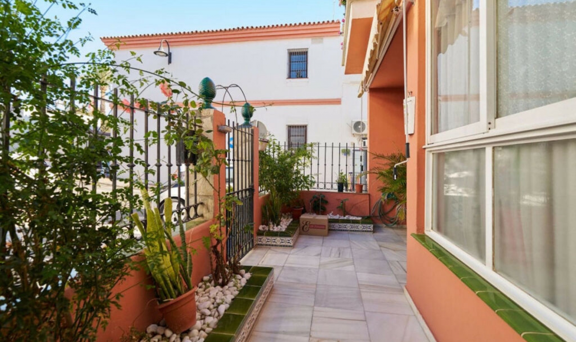Resale - House -
La Cala de Mijas