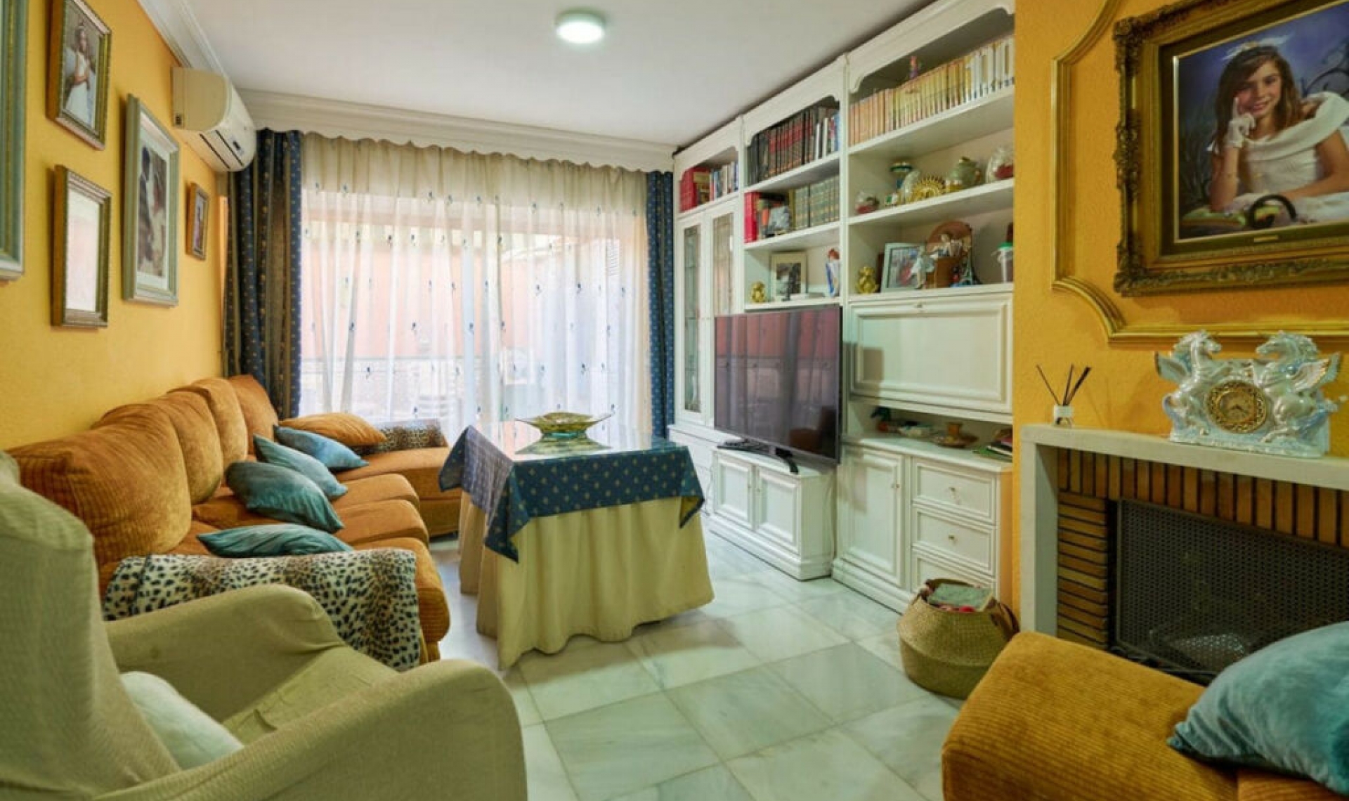 Resale - House -
La Cala de Mijas