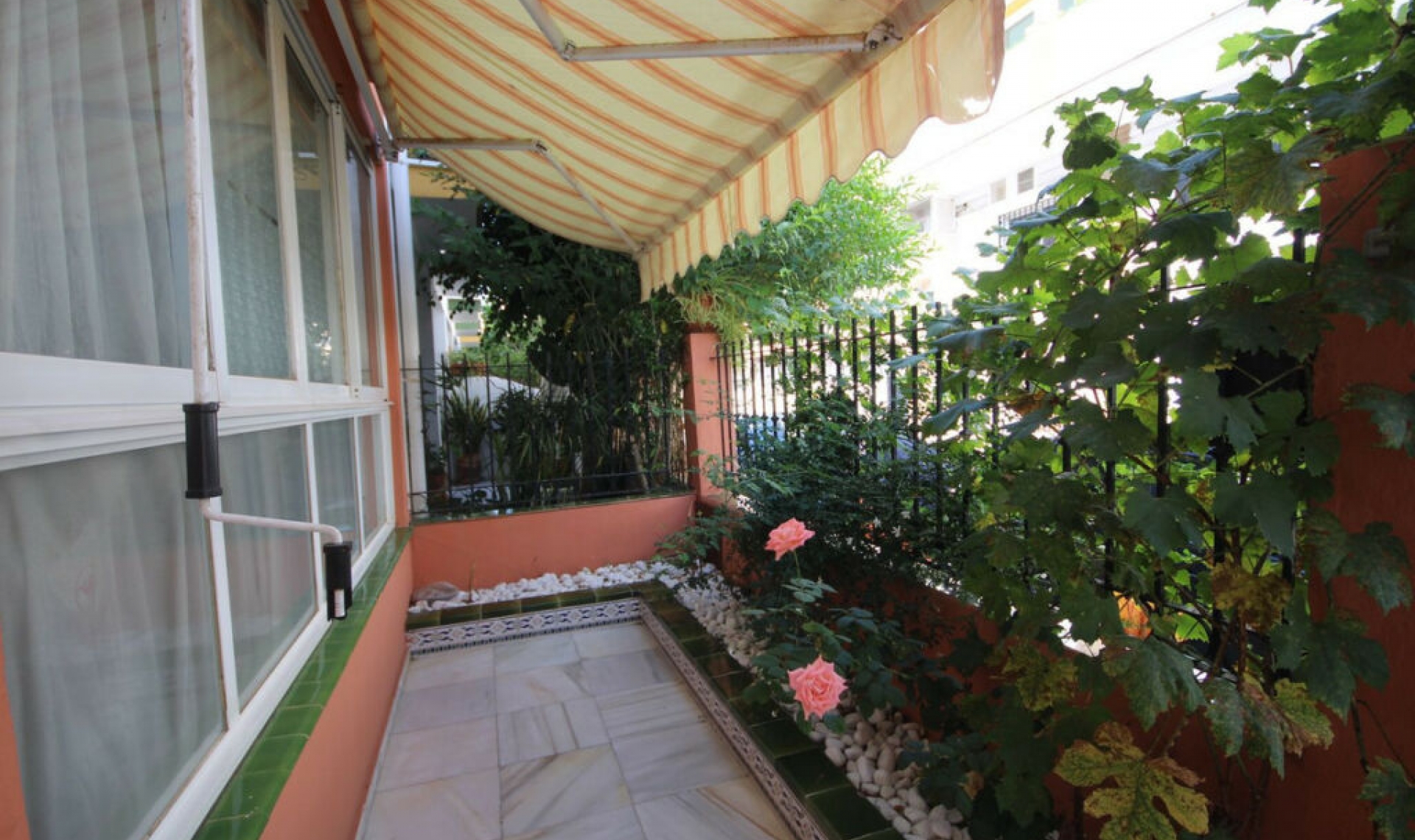 Resale - House -
La Cala de Mijas