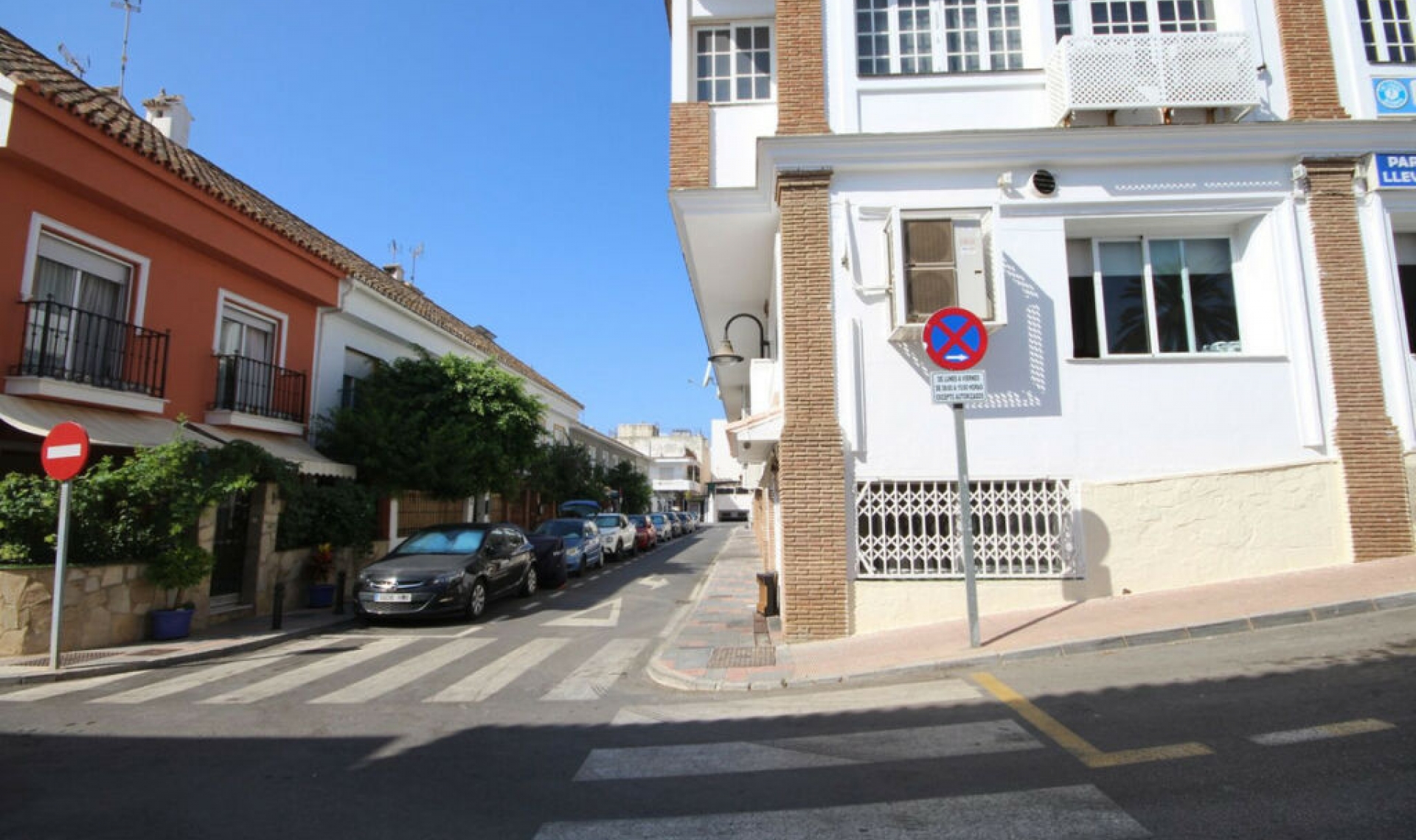 Resale - House -
La Cala de Mijas