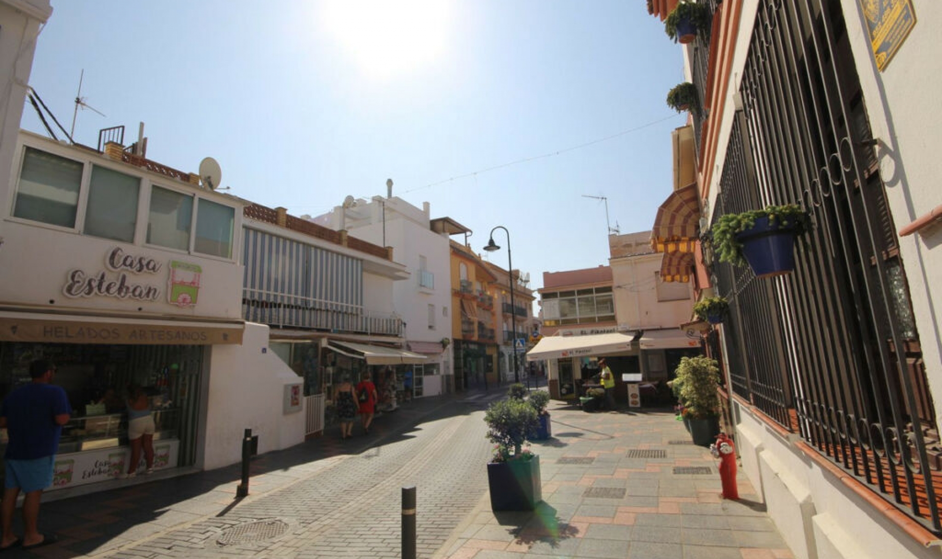 Resale - House -
La Cala de Mijas