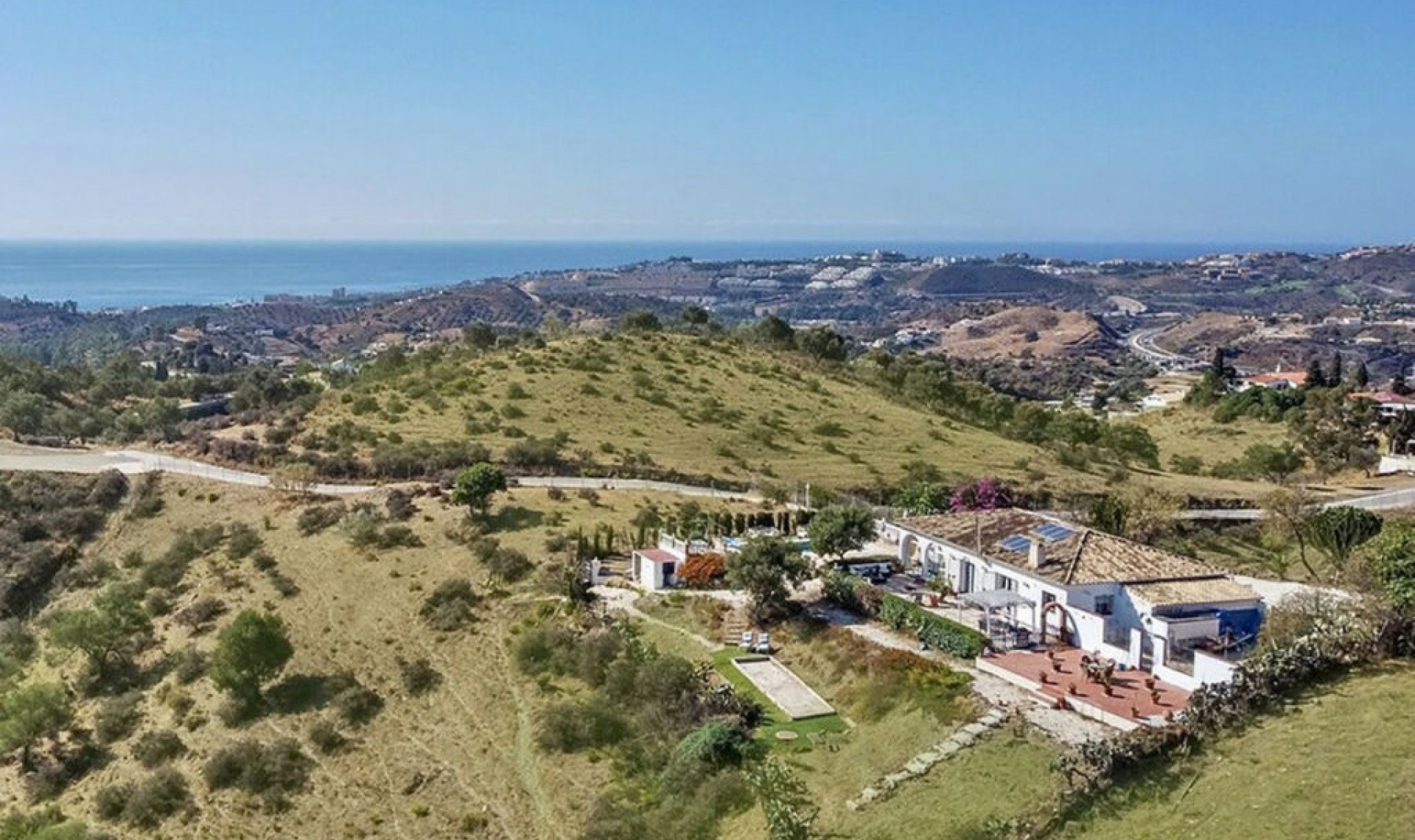 Resale - House -
La Cala de Mijas