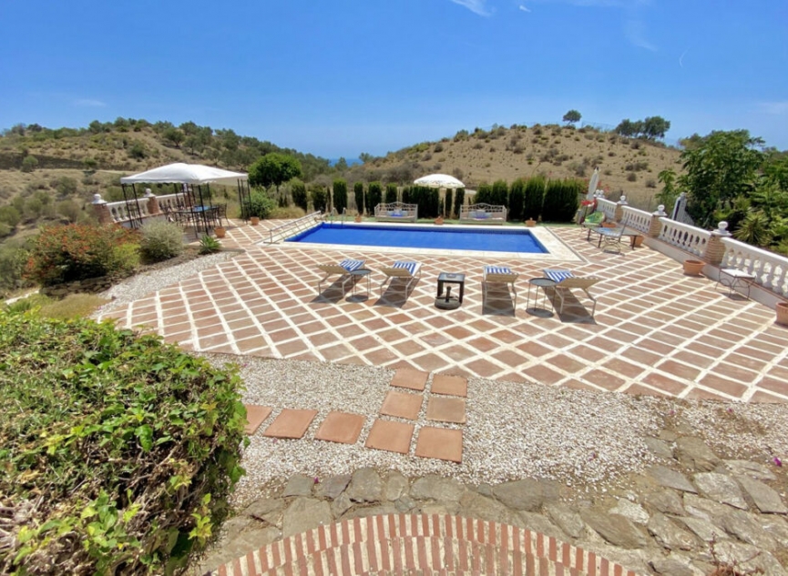 Resale - House -
La Cala de Mijas