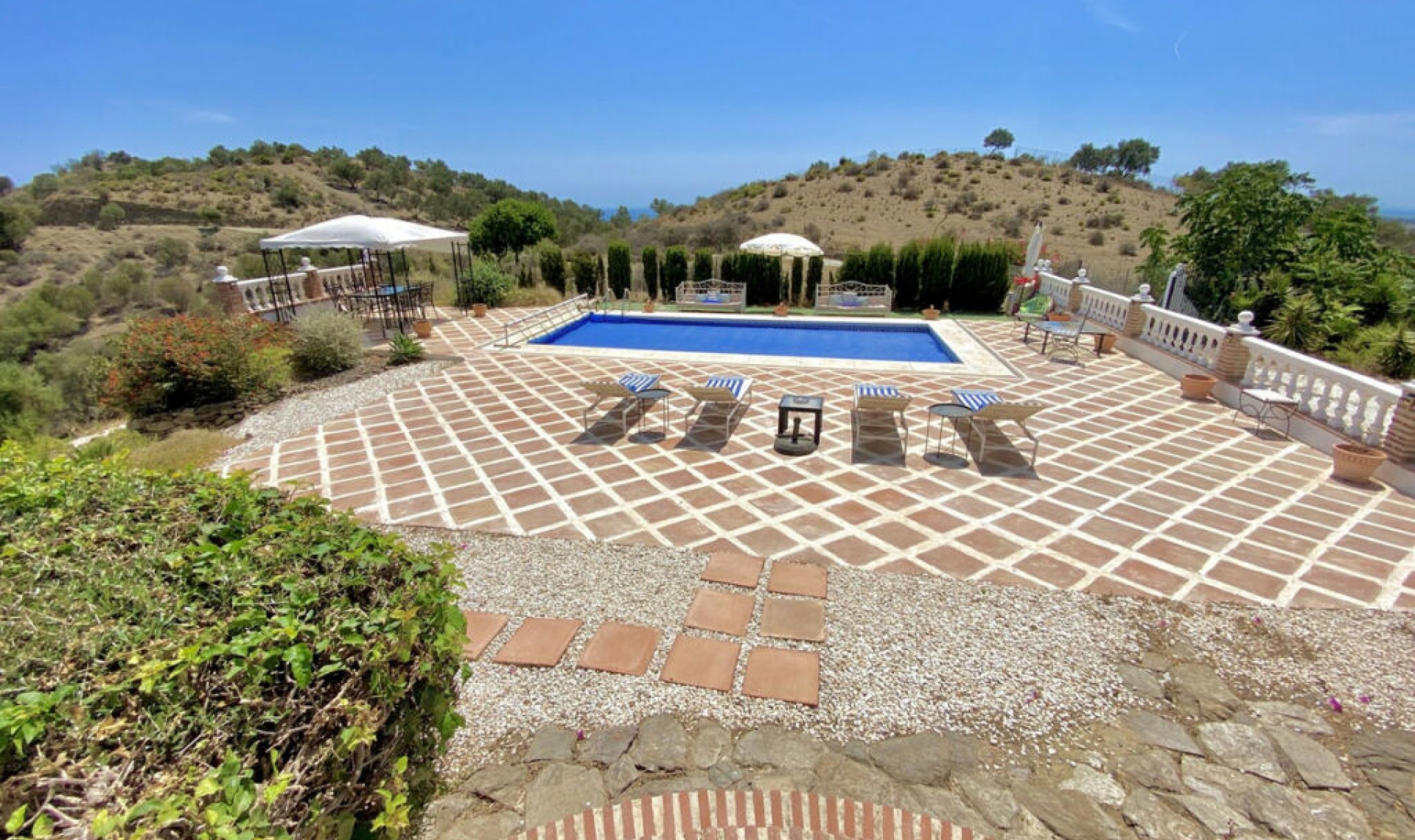 Resale - House -
La Cala de Mijas