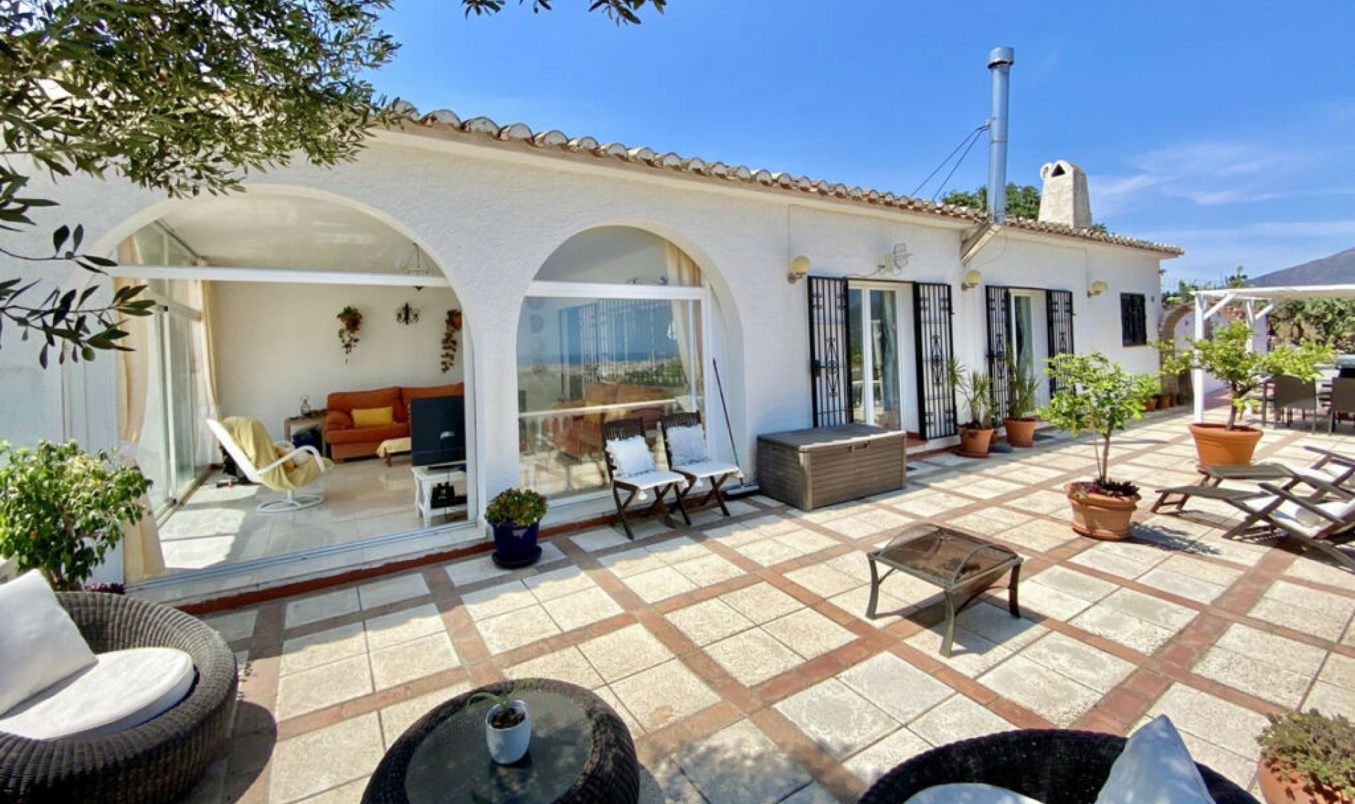 Resale - House -
La Cala de Mijas