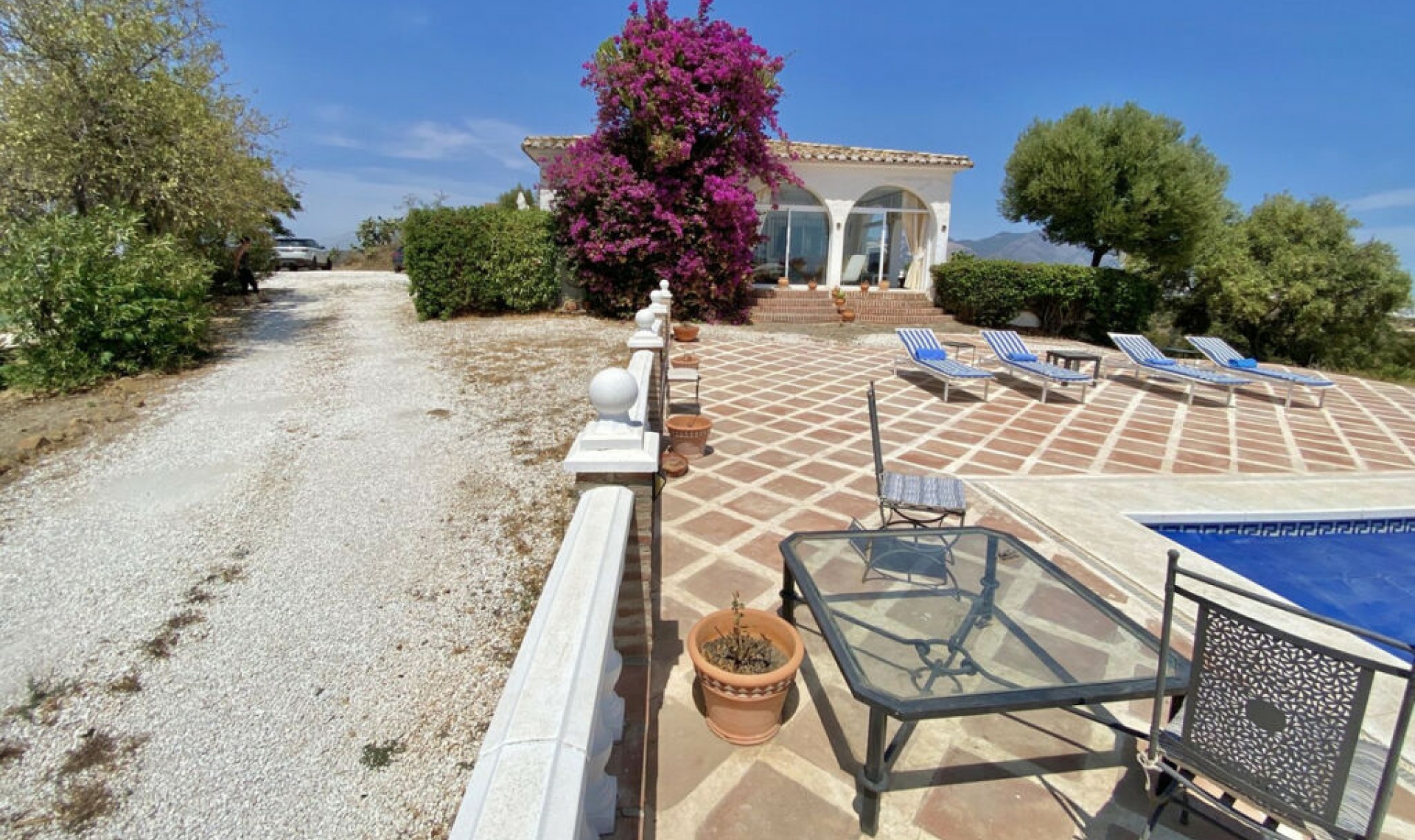 Resale - House -
La Cala de Mijas