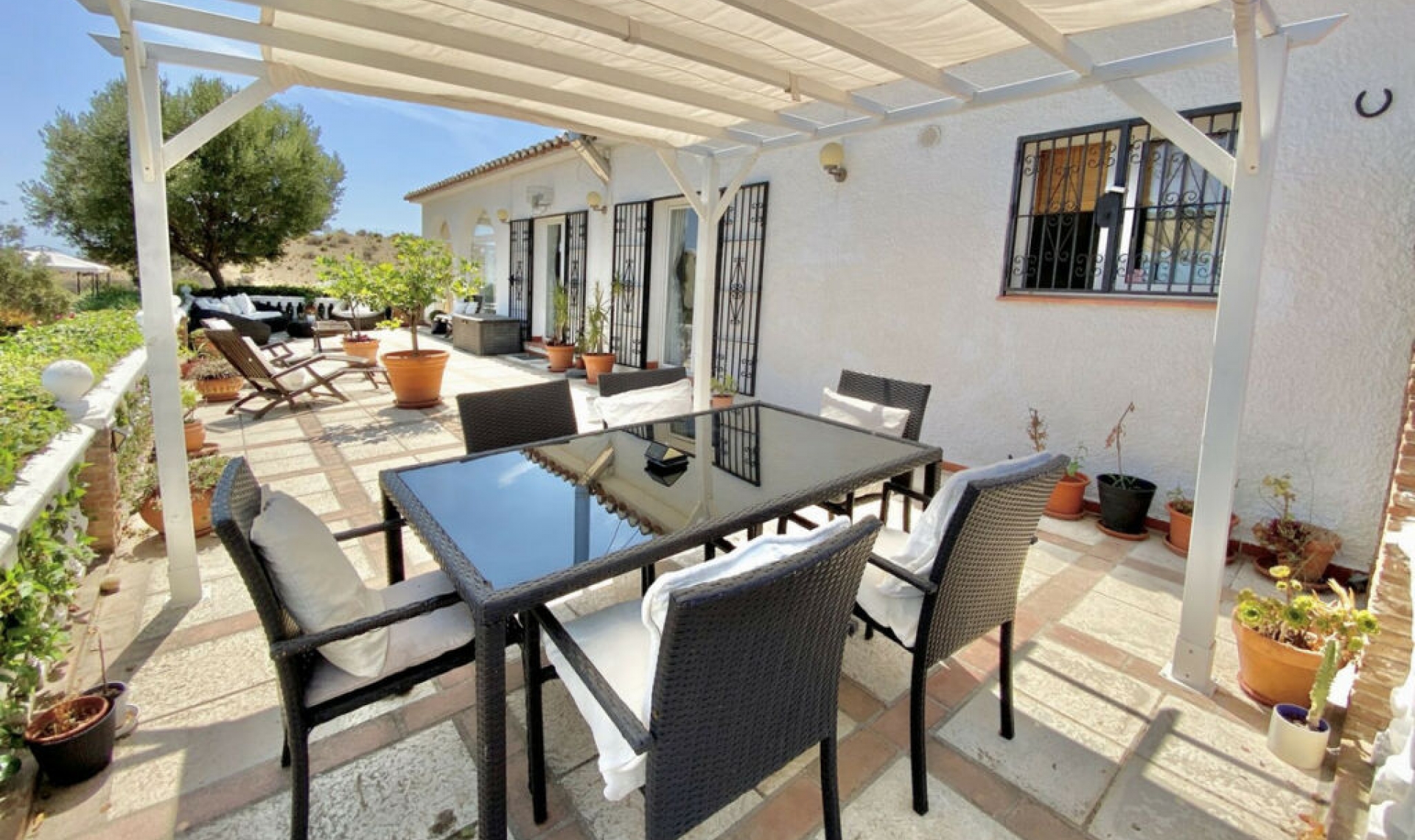 Resale - House -
La Cala de Mijas