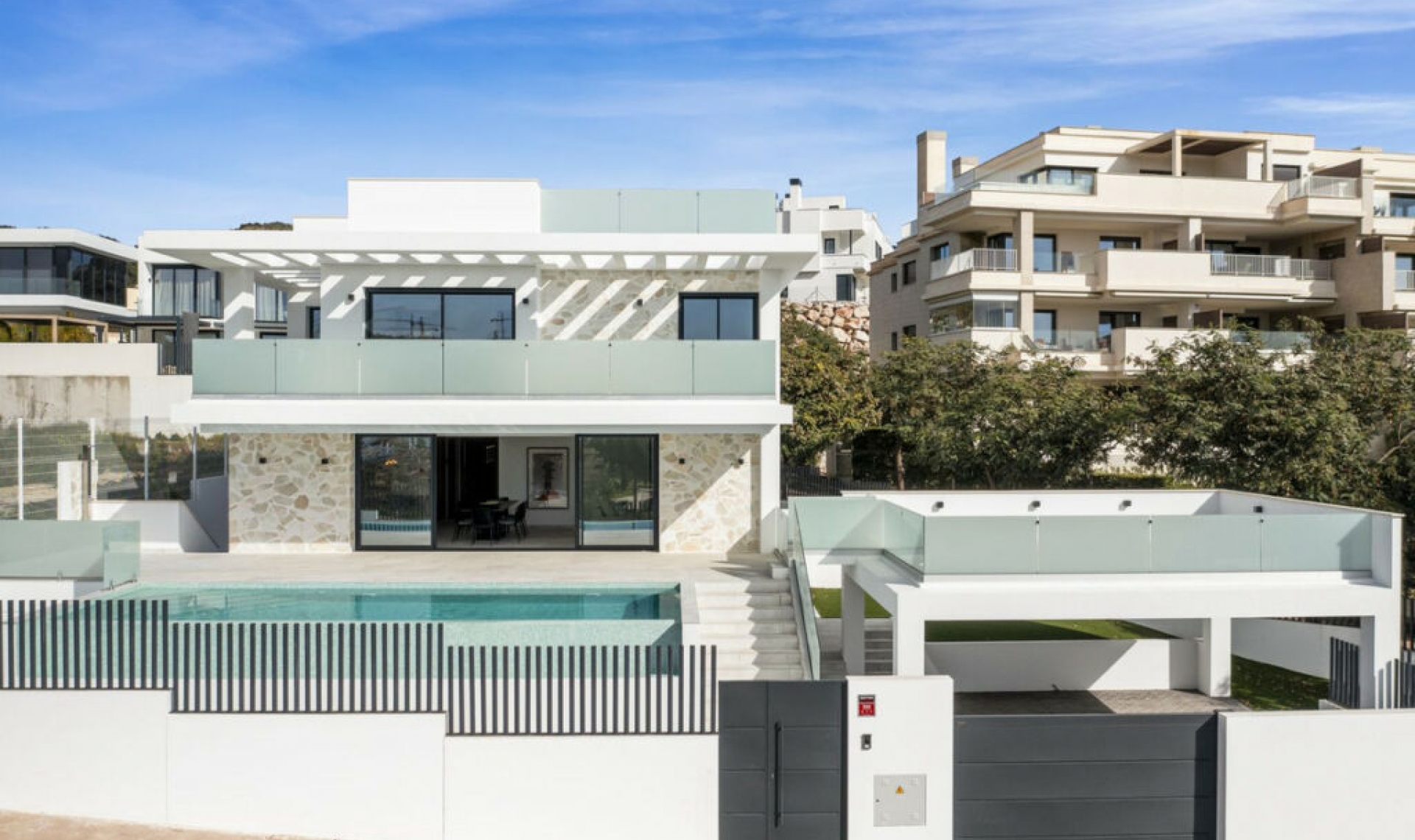 Resale - House -
La Cala de Mijas