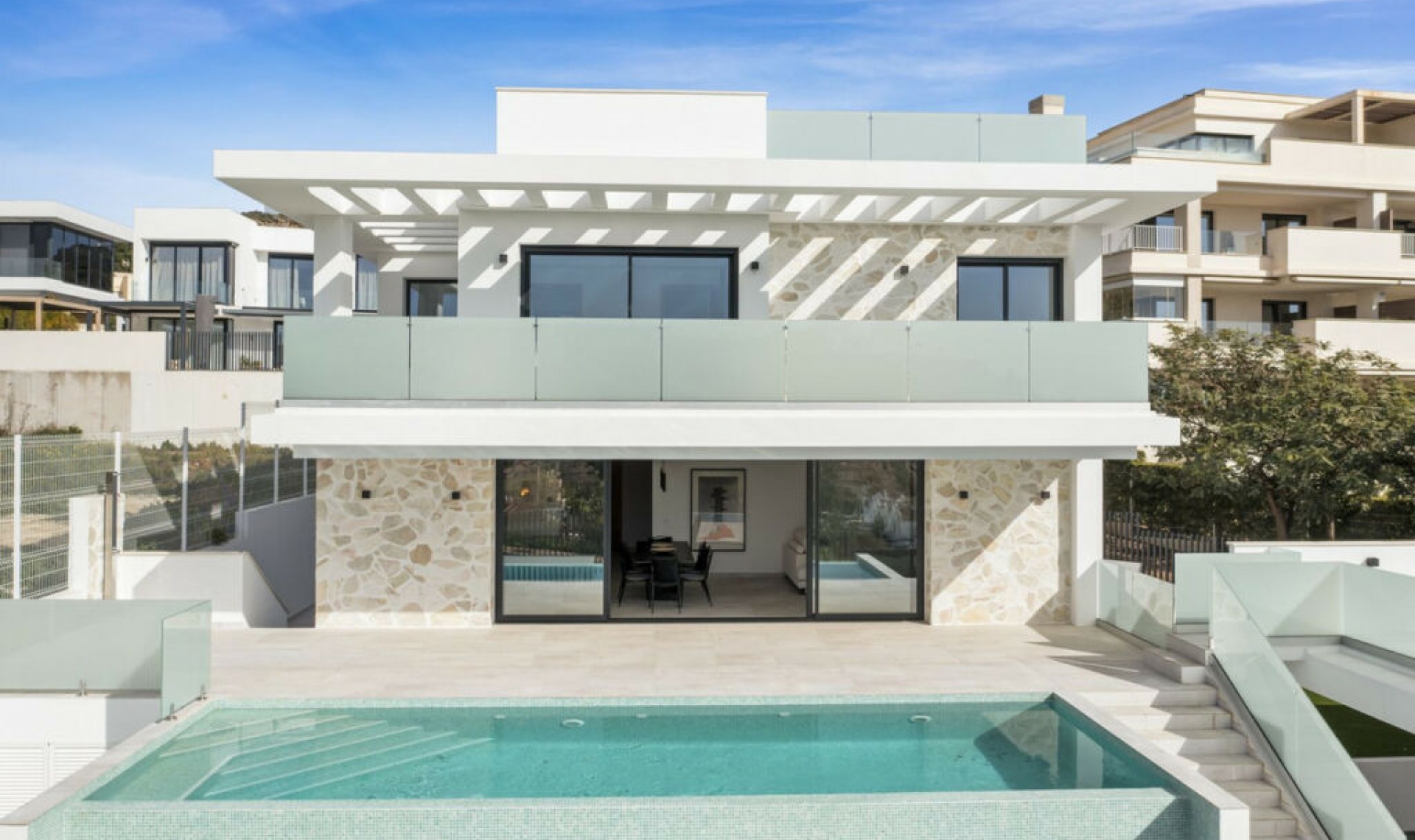 Resale - House -
La Cala de Mijas