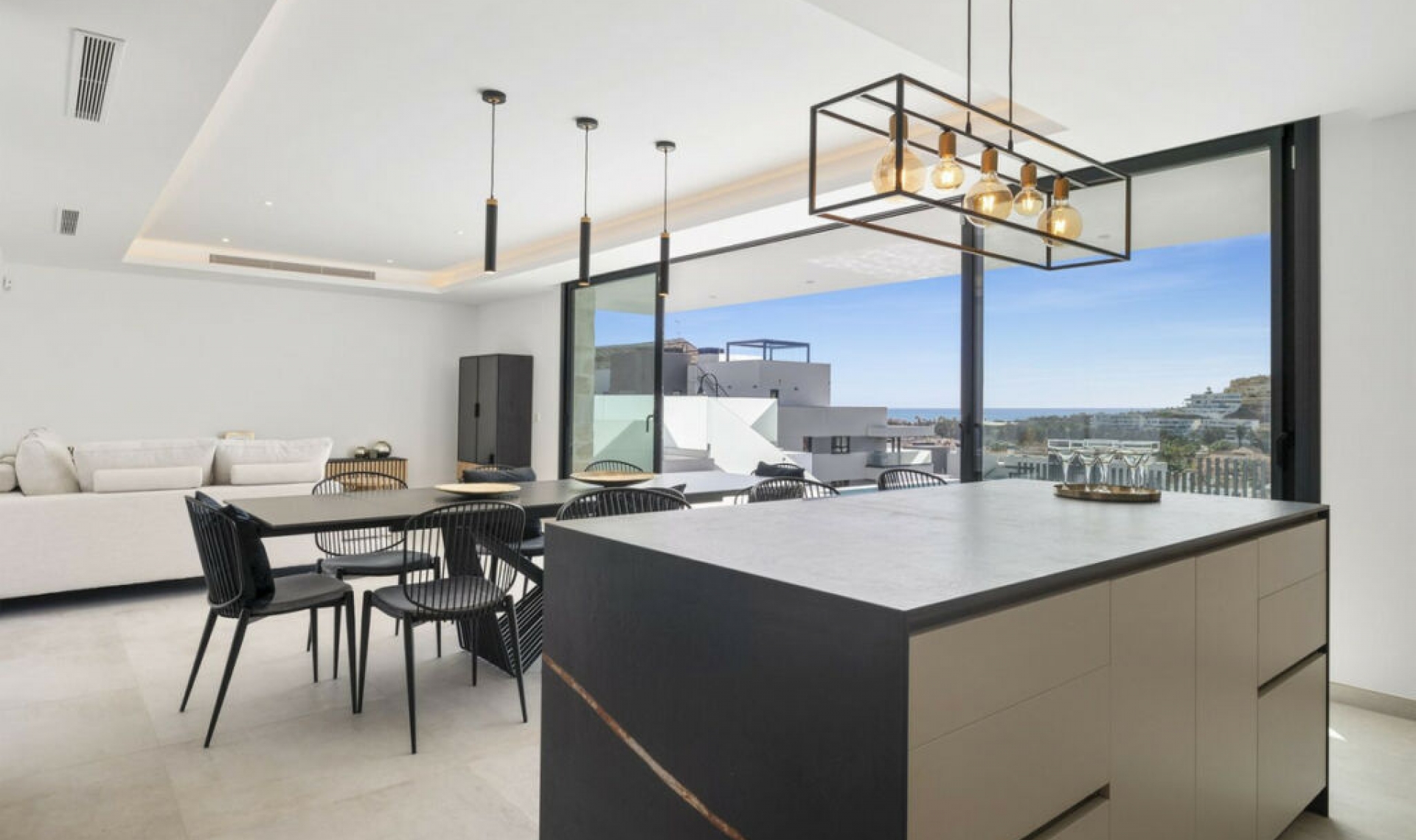 Resale - House -
La Cala de Mijas