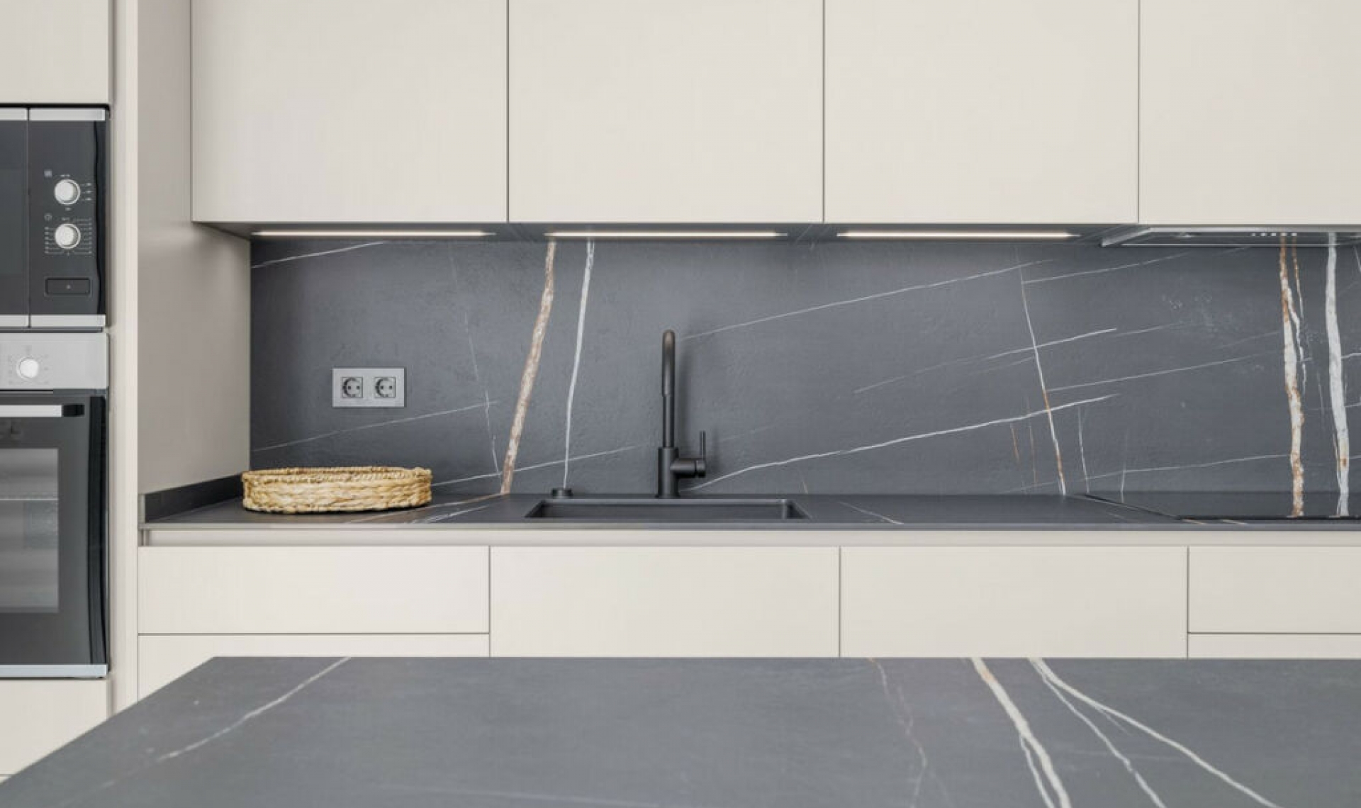 Resale - House -
La Cala de Mijas