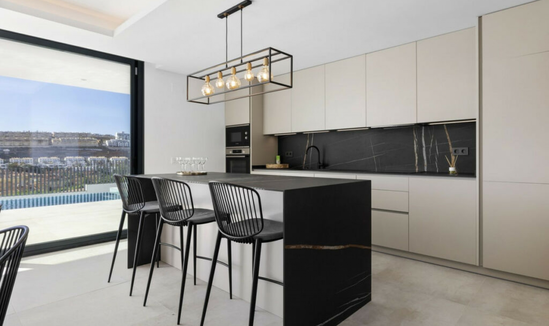 Resale - House -
La Cala de Mijas