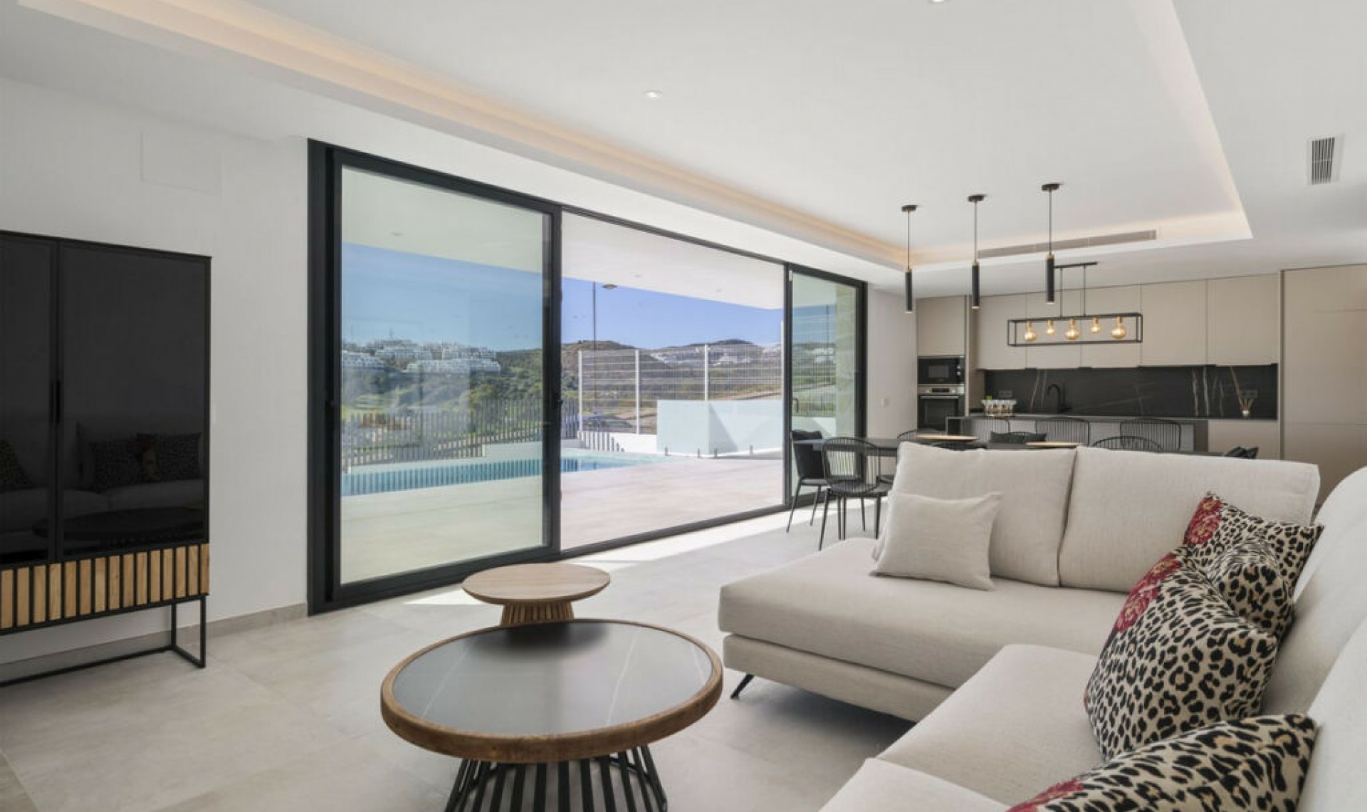 Resale - House -
La Cala de Mijas