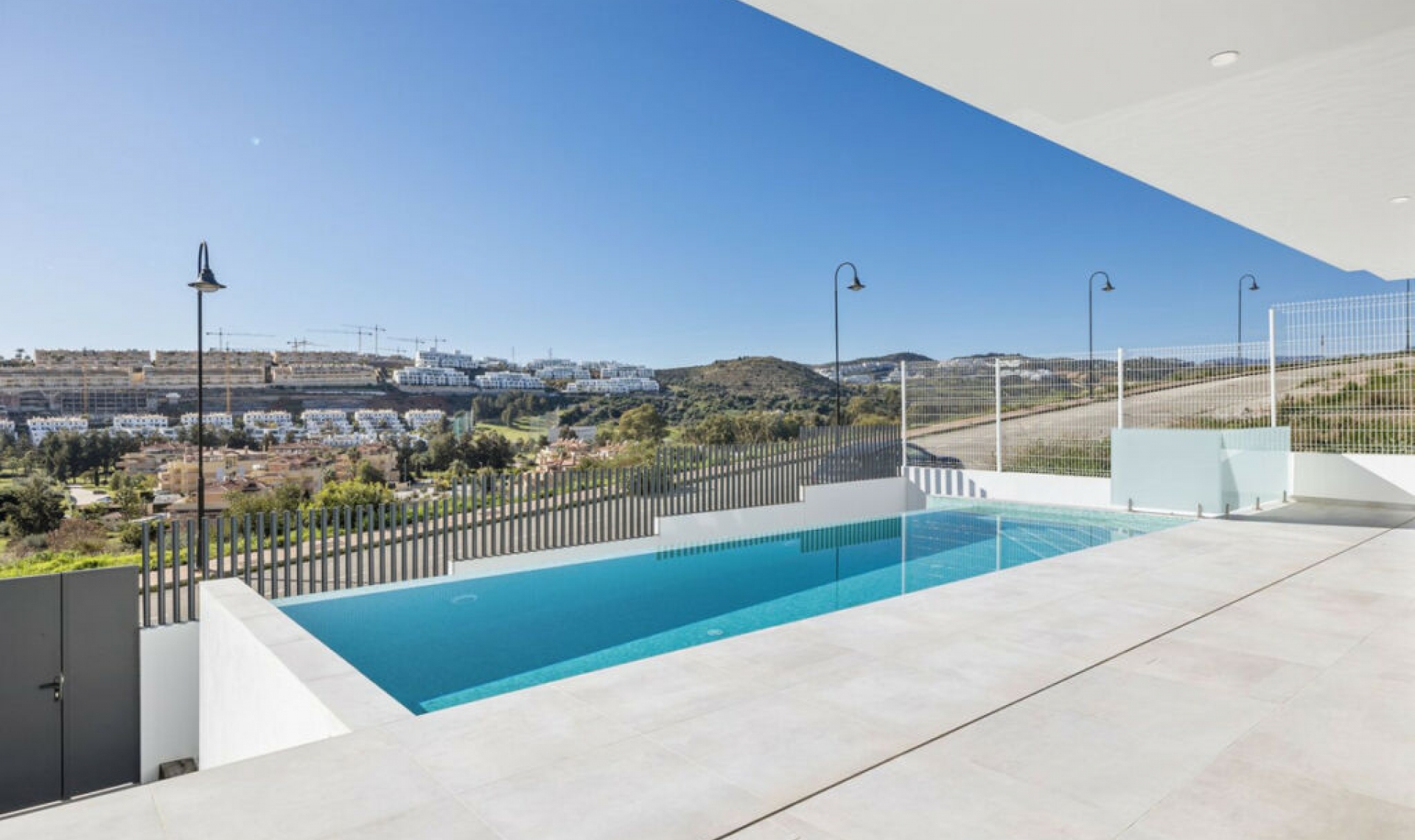 Resale - House -
La Cala de Mijas
