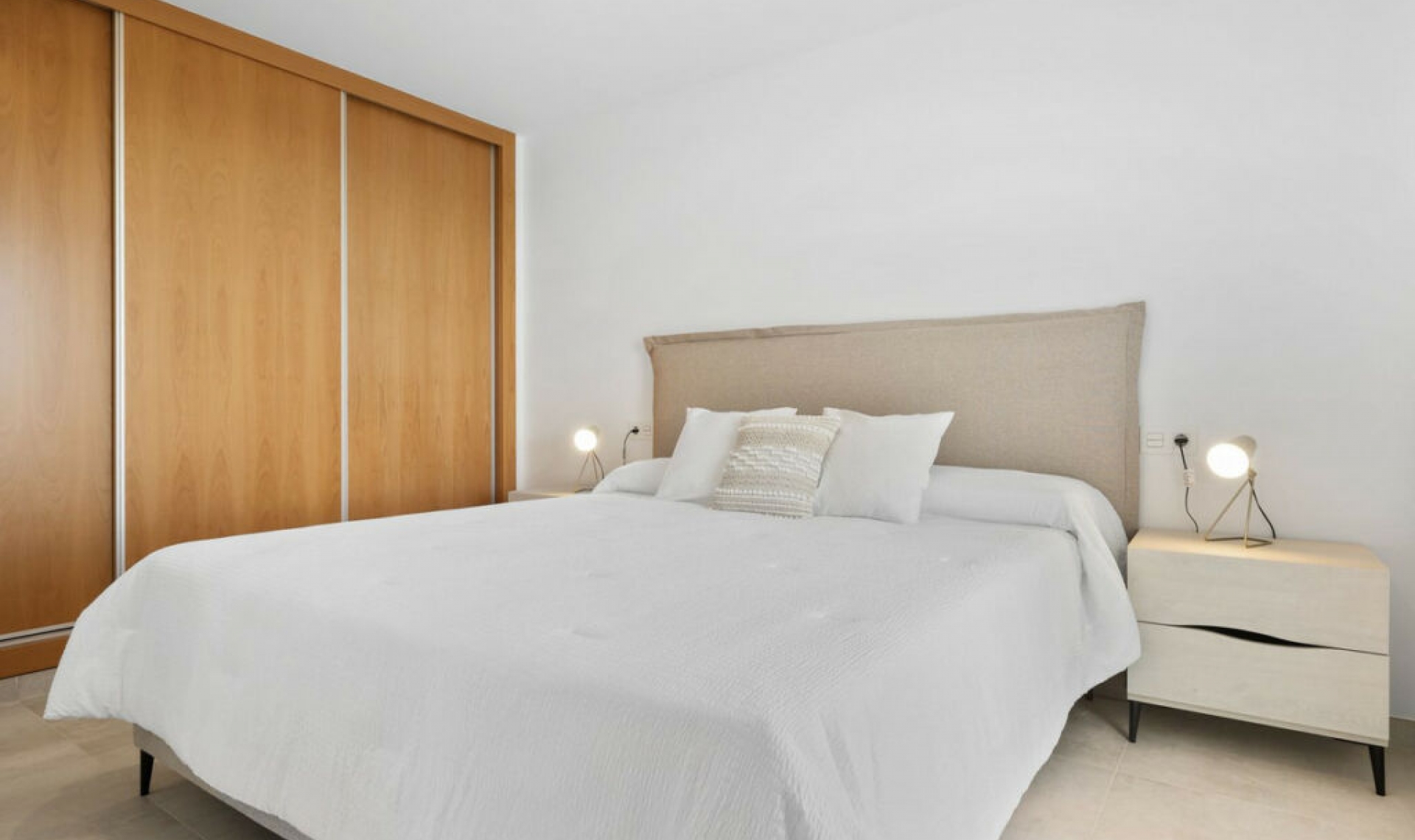 Resale - House -
La Cala de Mijas