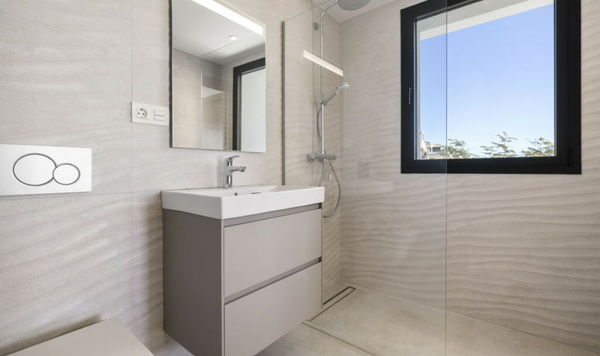 Resale - House -
La Cala de Mijas