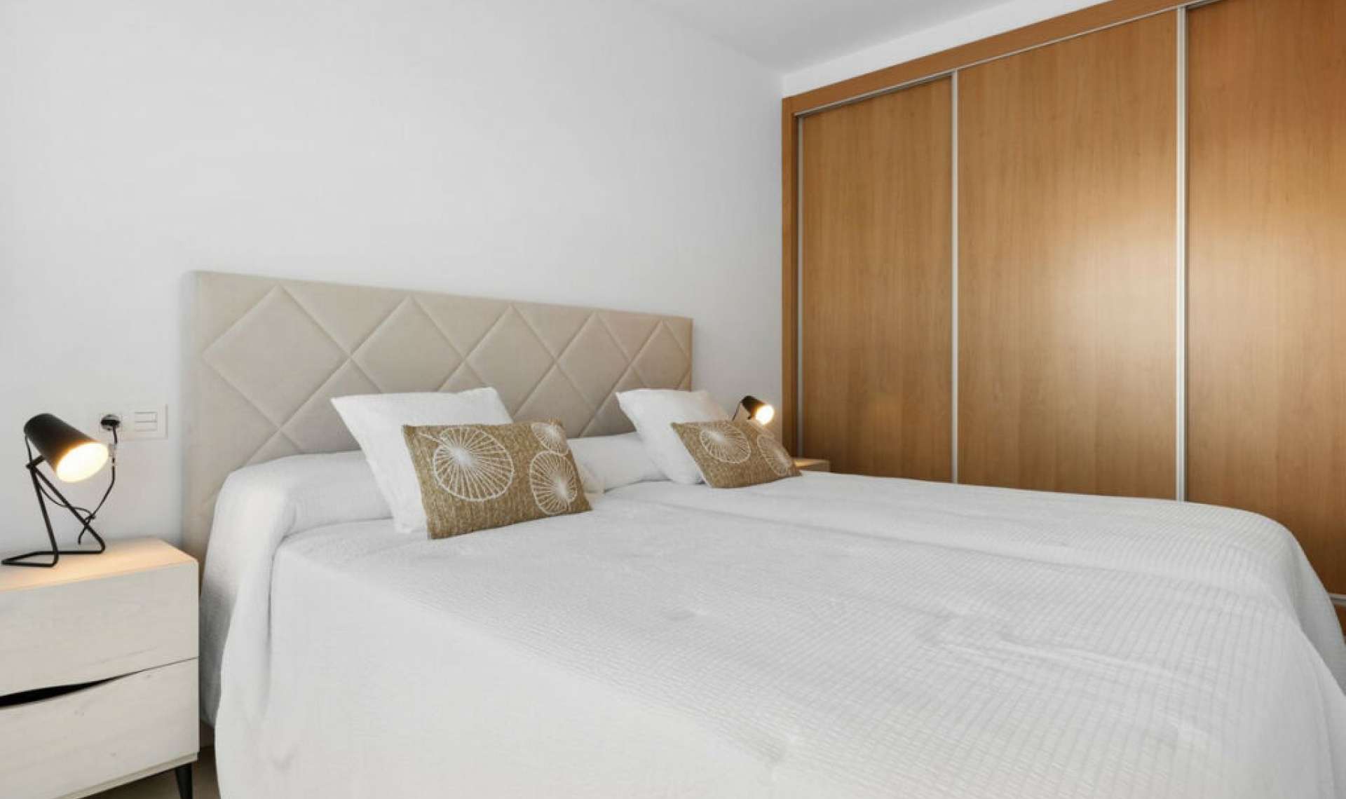 Resale - House -
La Cala de Mijas