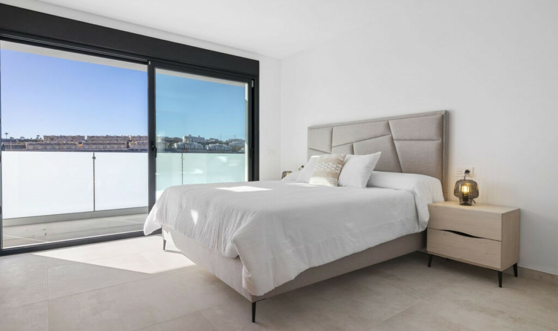 Resale - House -
La Cala de Mijas