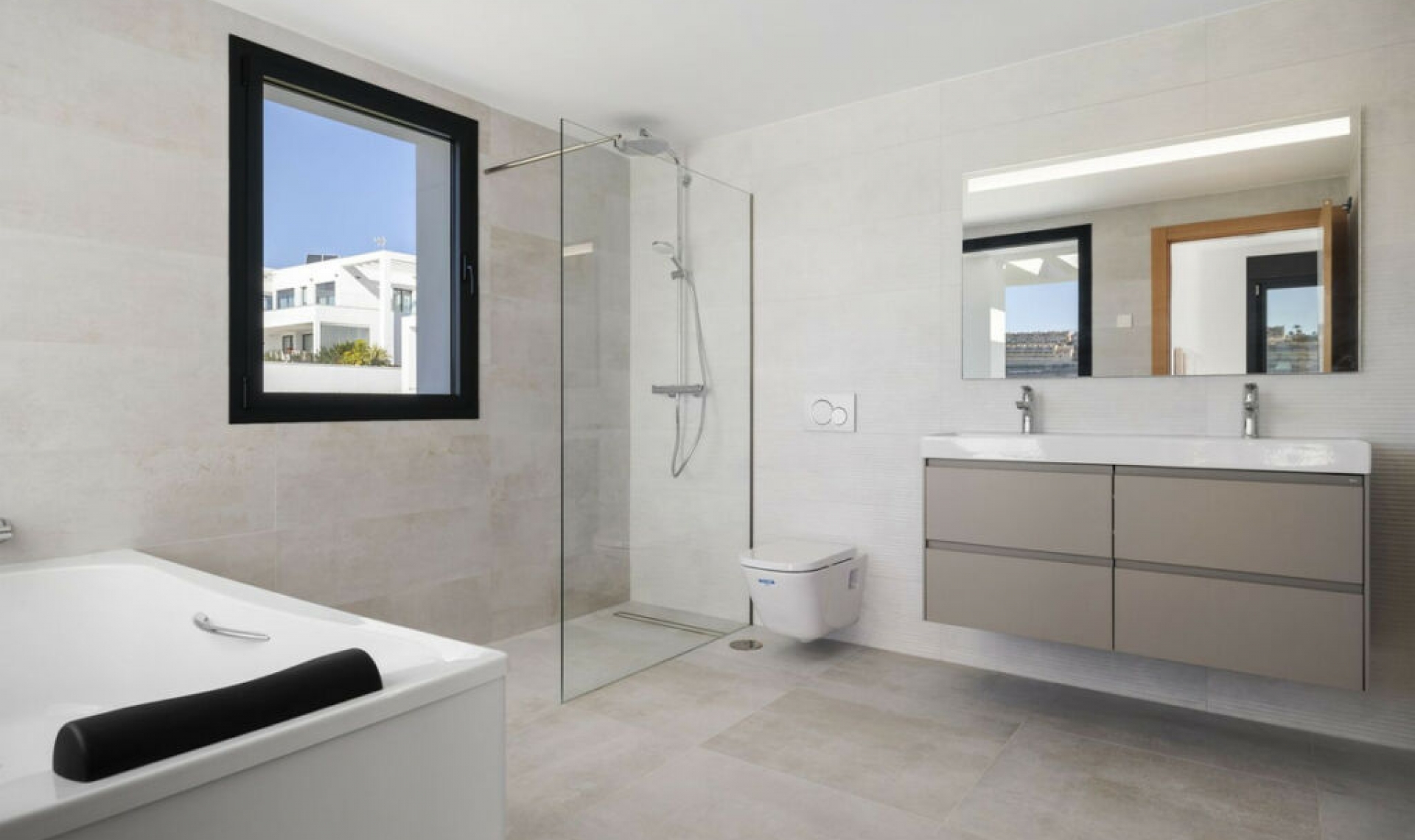 Resale - House -
La Cala de Mijas