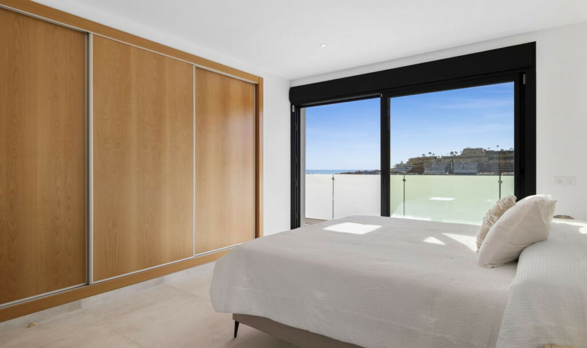 Resale - House -
La Cala de Mijas