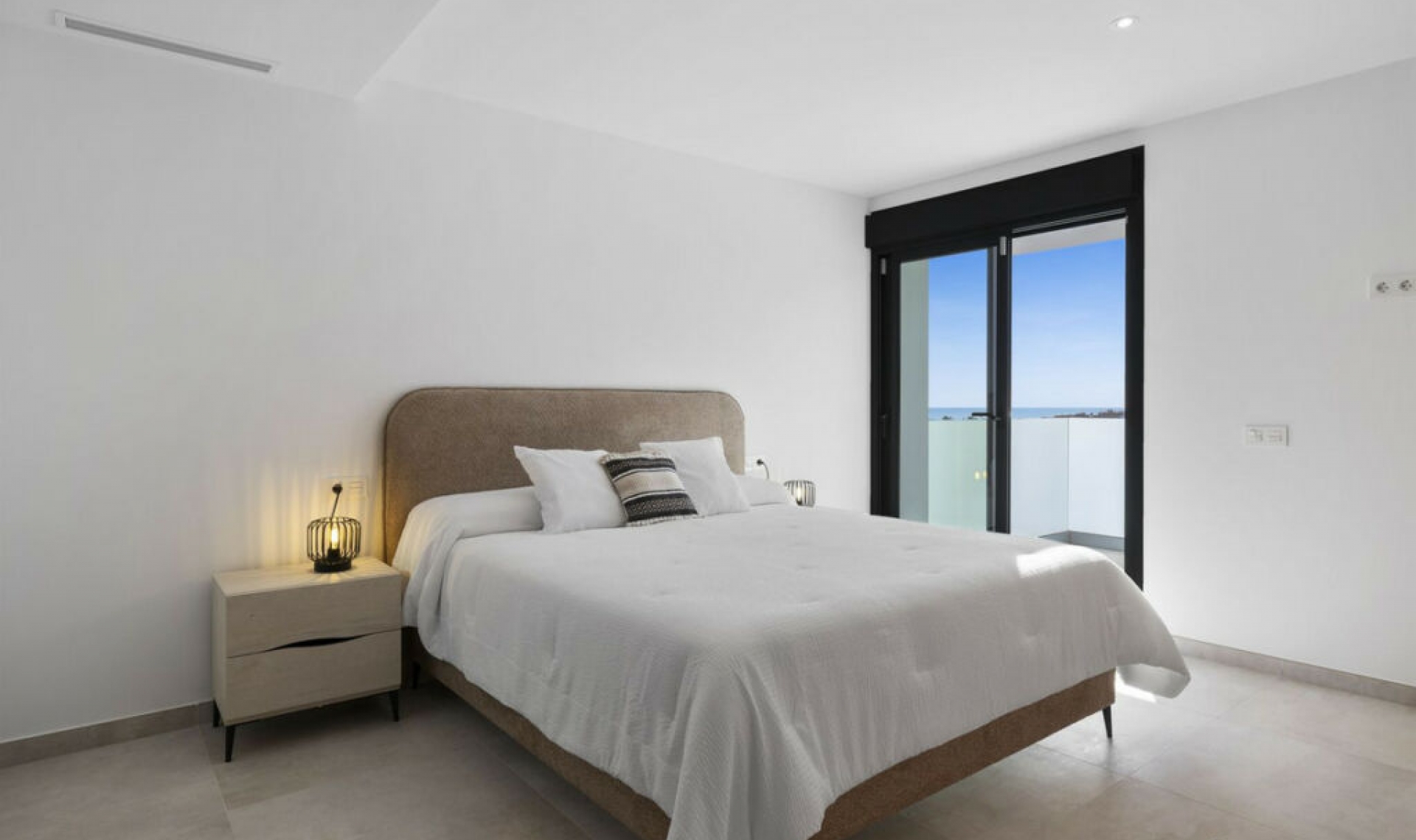 Resale - House -
La Cala de Mijas