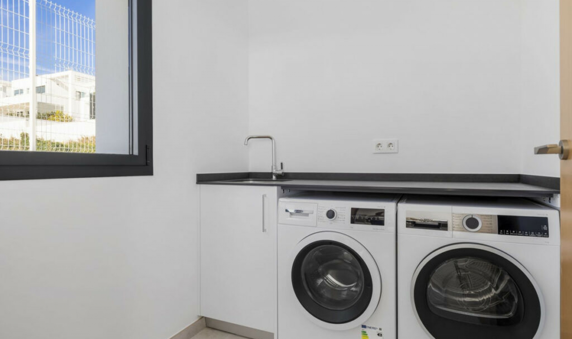 Resale - House -
La Cala de Mijas