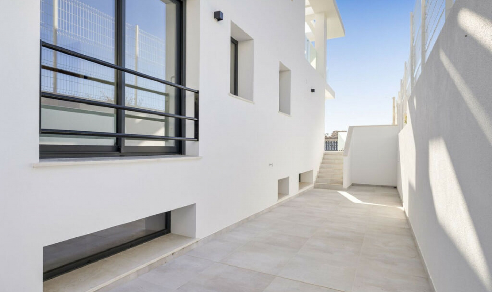 Resale - House -
La Cala de Mijas