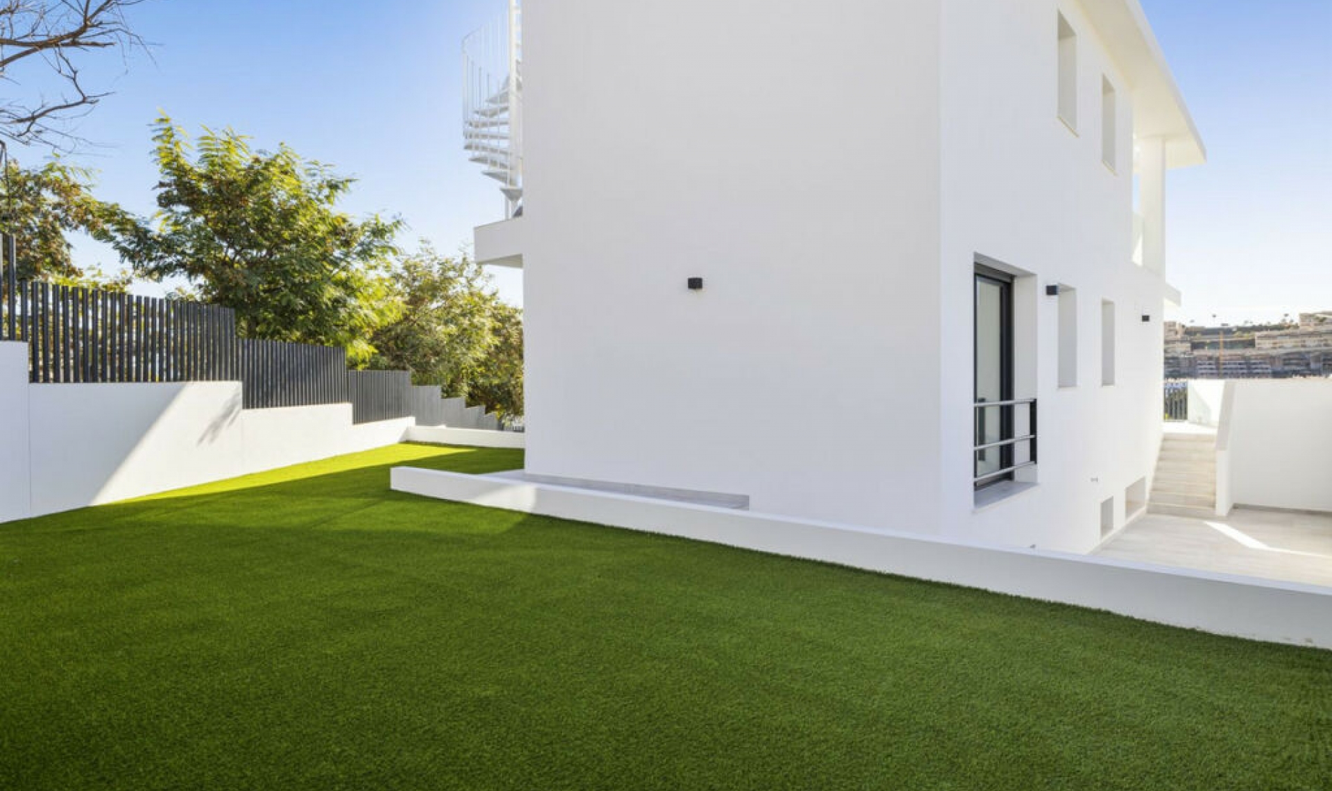 Resale - House -
La Cala de Mijas