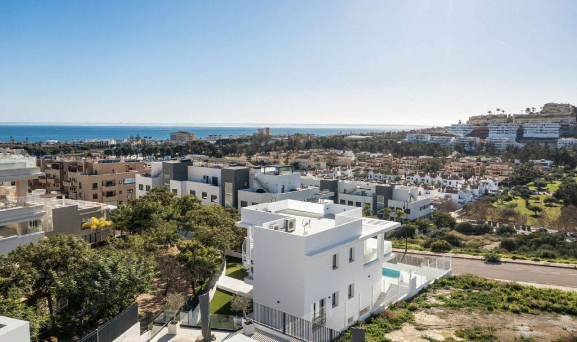 Resale - House -
La Cala de Mijas