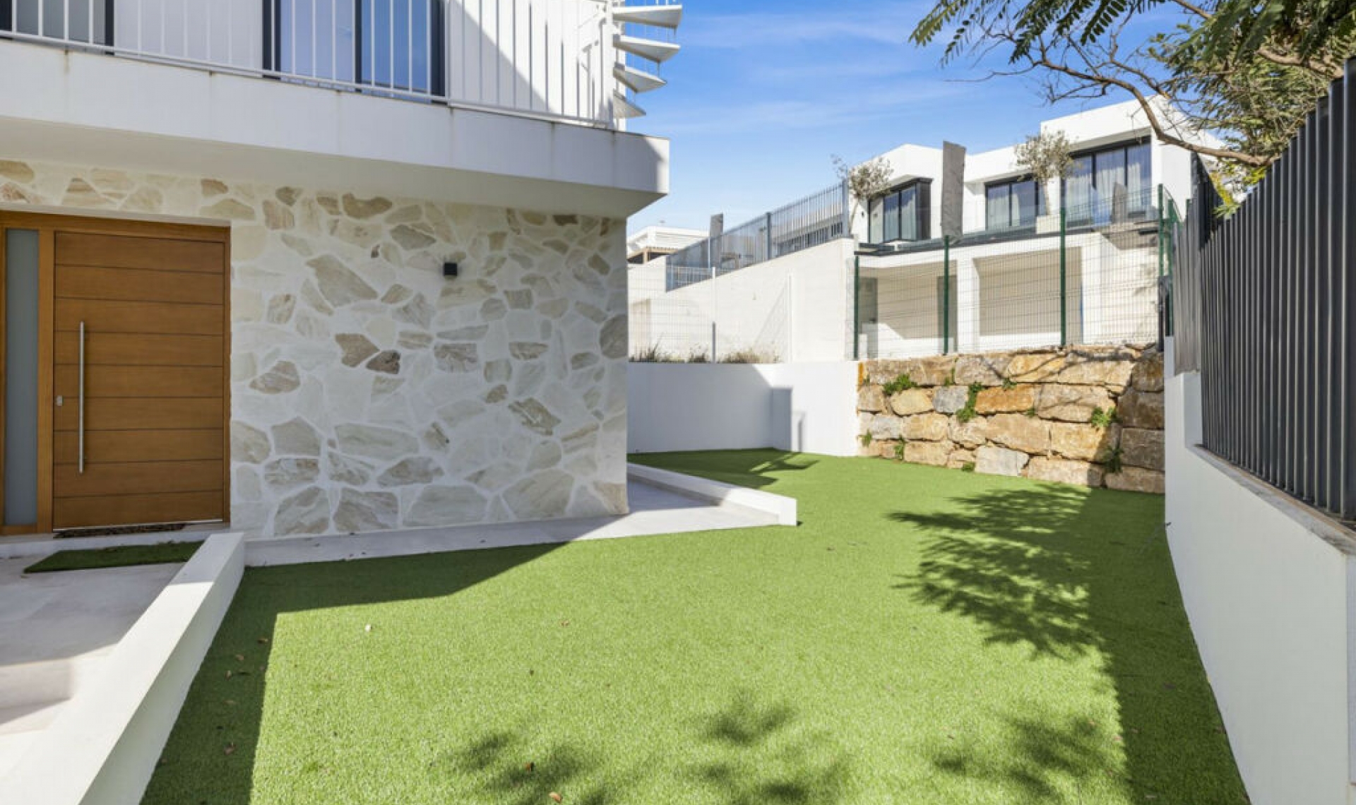 Resale - House -
La Cala de Mijas