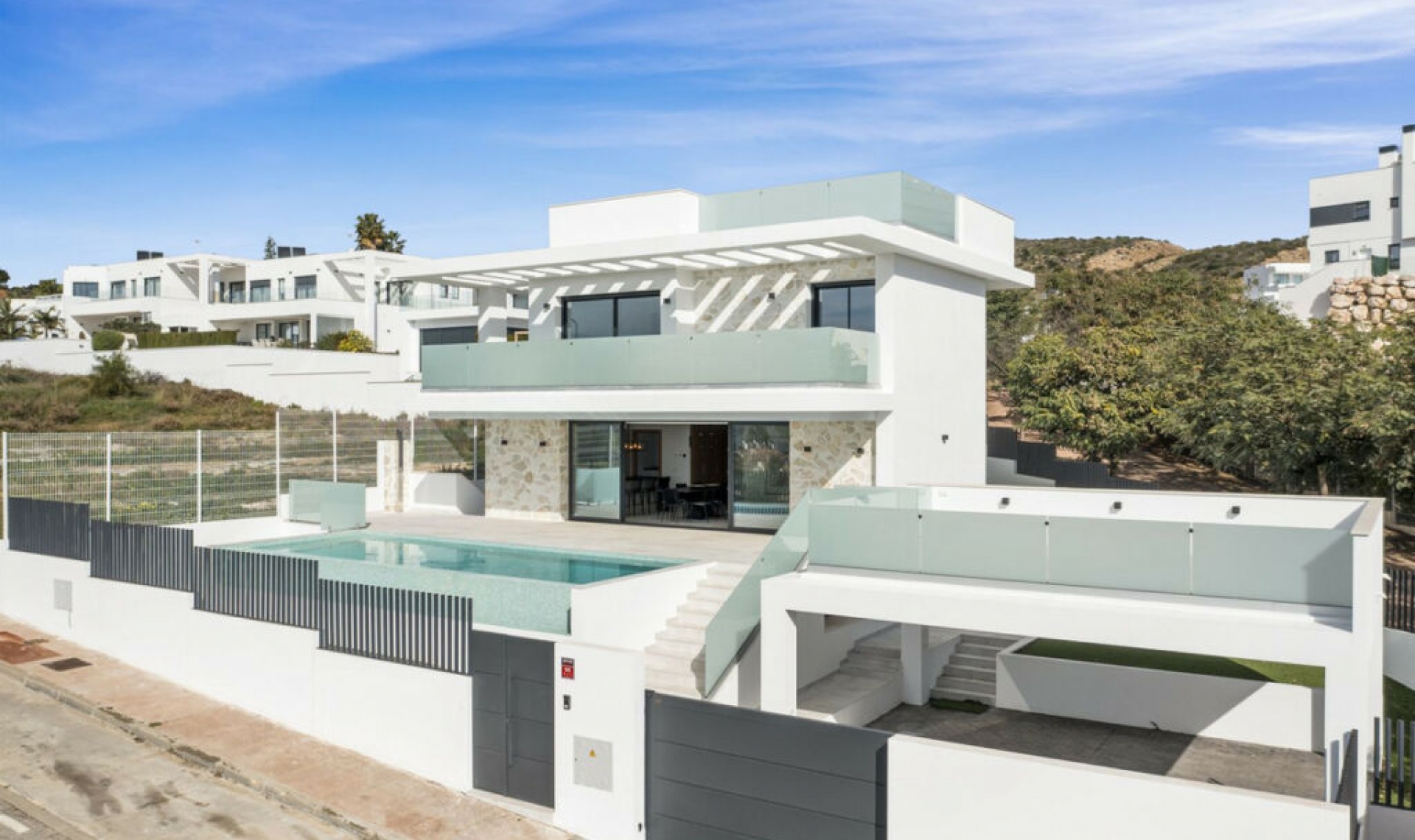 Resale - House -
La Cala de Mijas