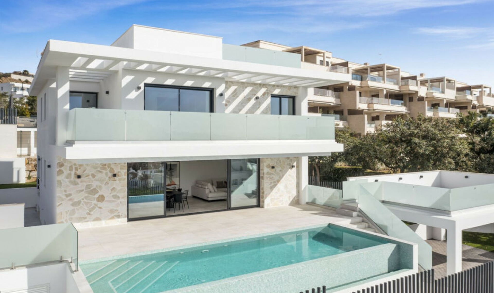 Resale - House -
La Cala de Mijas