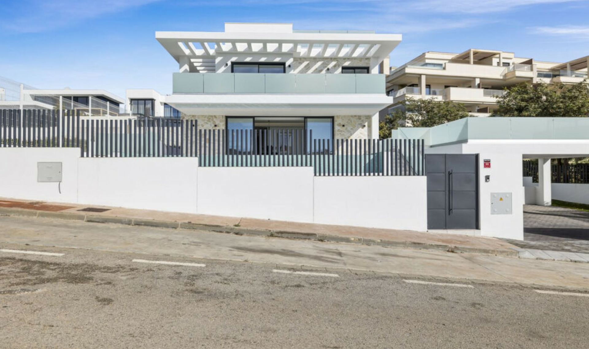 Resale - House -
La Cala de Mijas