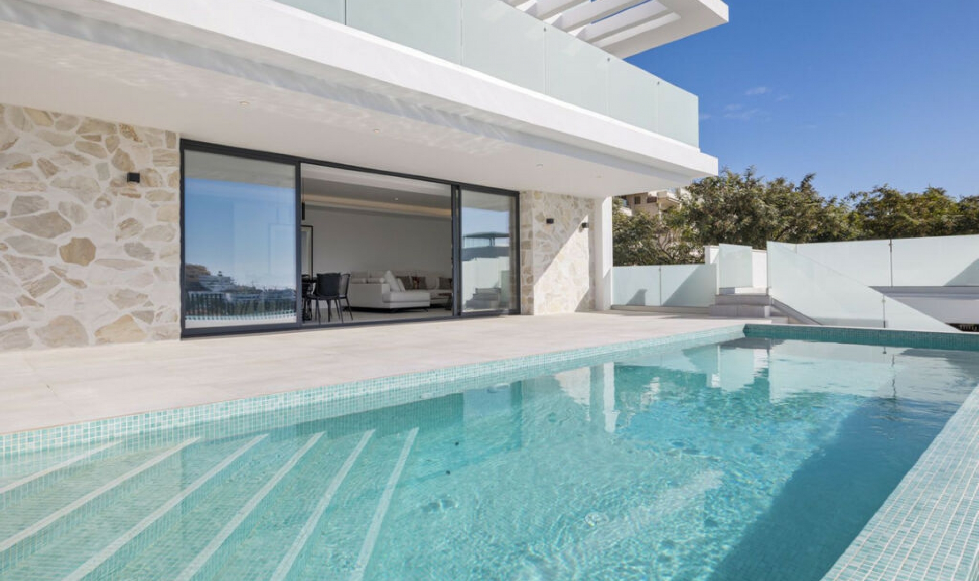Resale - House -
La Cala de Mijas