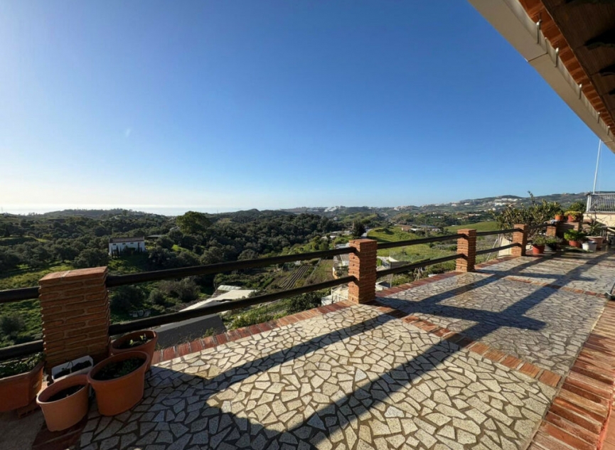 Resale - House -
La Cala de Mijas