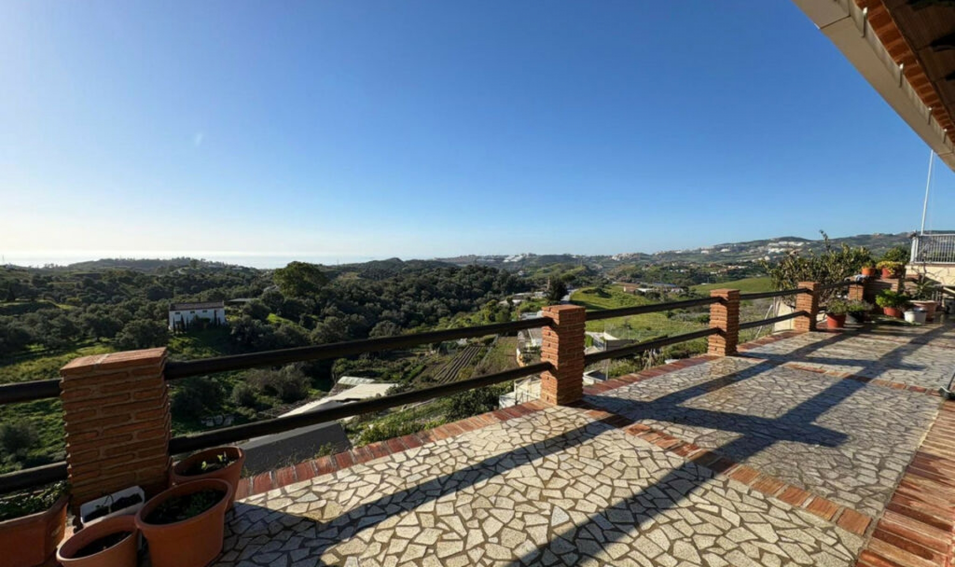 Resale - House -
La Cala de Mijas