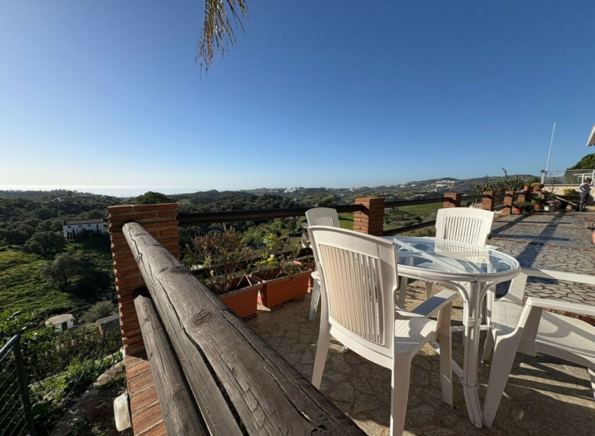 Resale - House -
La Cala de Mijas