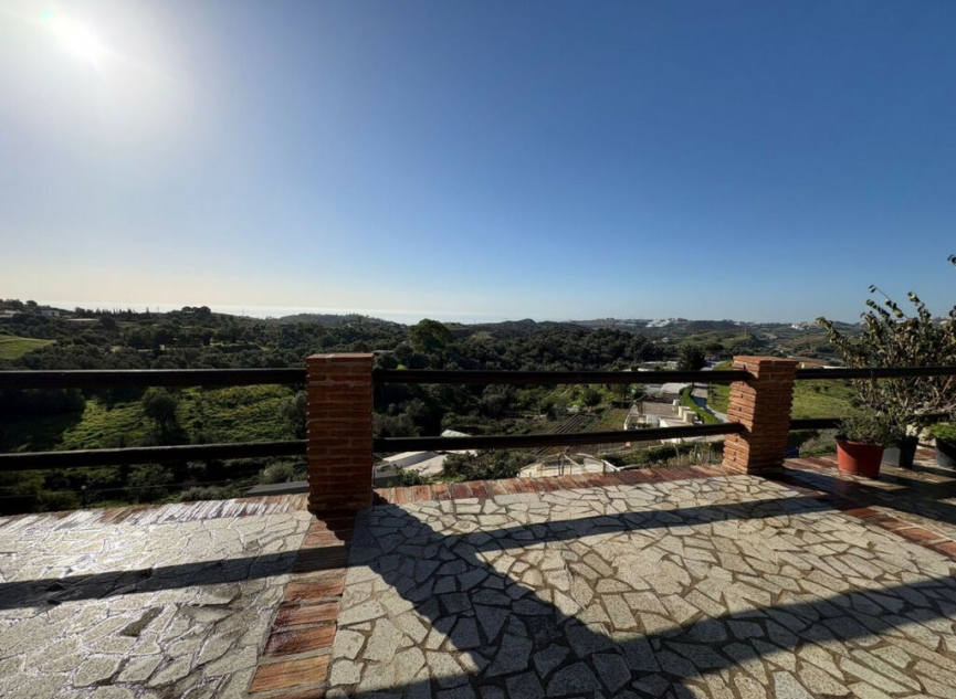 Resale - House -
La Cala de Mijas