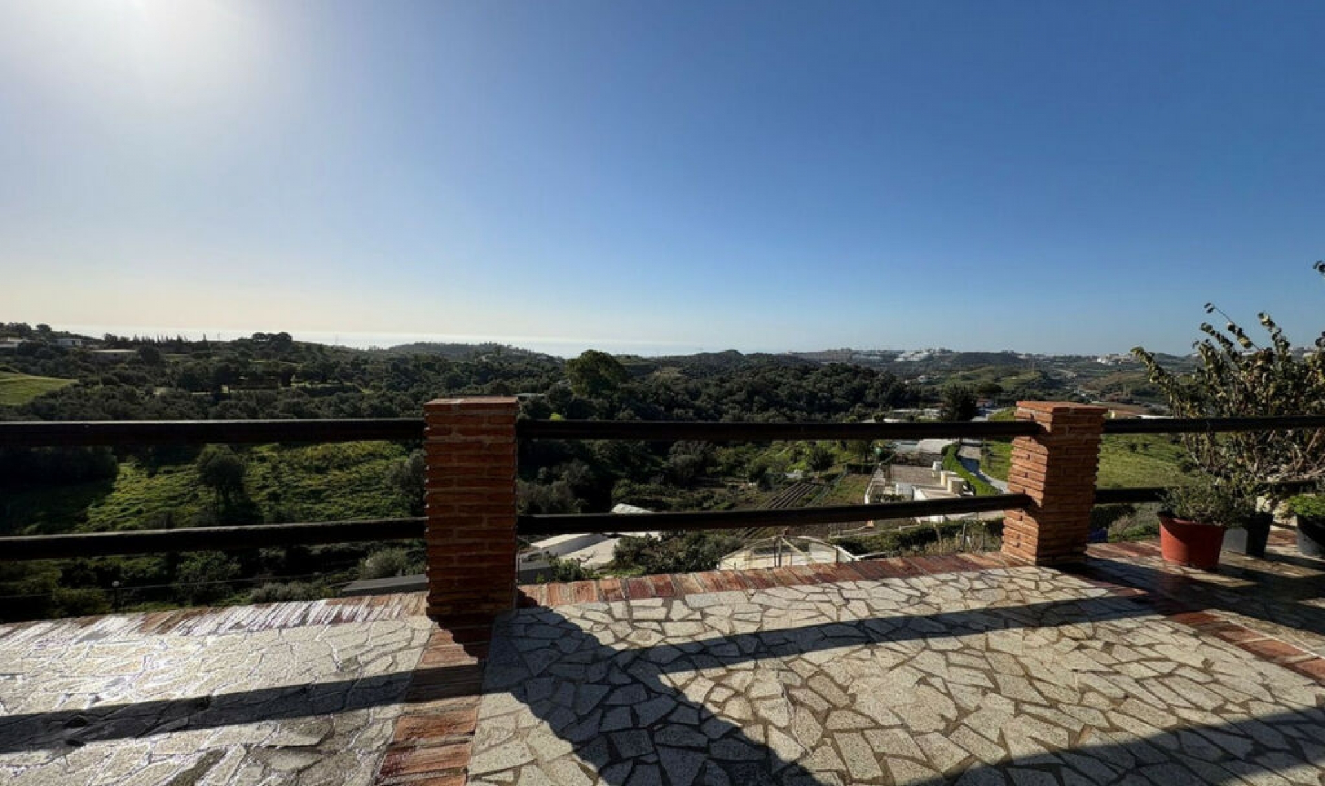 Resale - House -
La Cala de Mijas