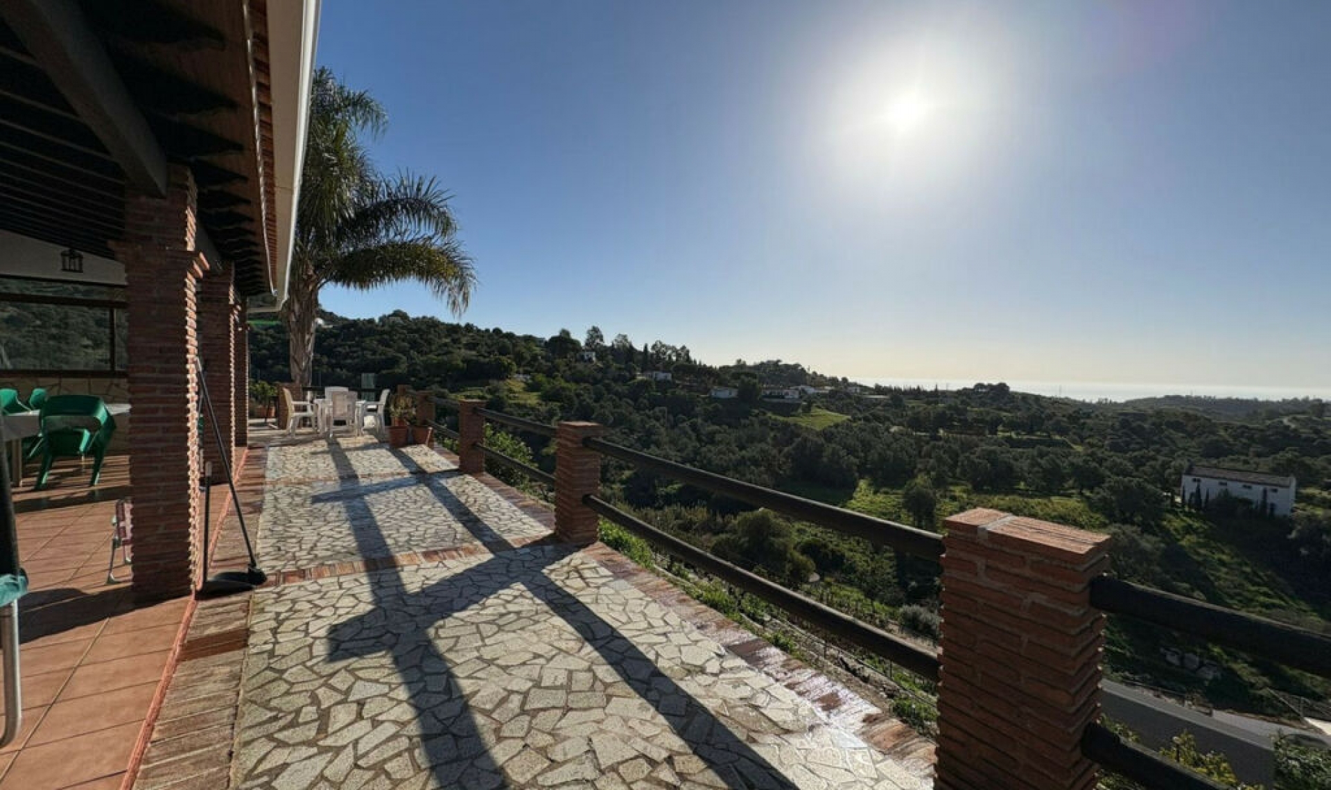 Resale - House -
La Cala de Mijas