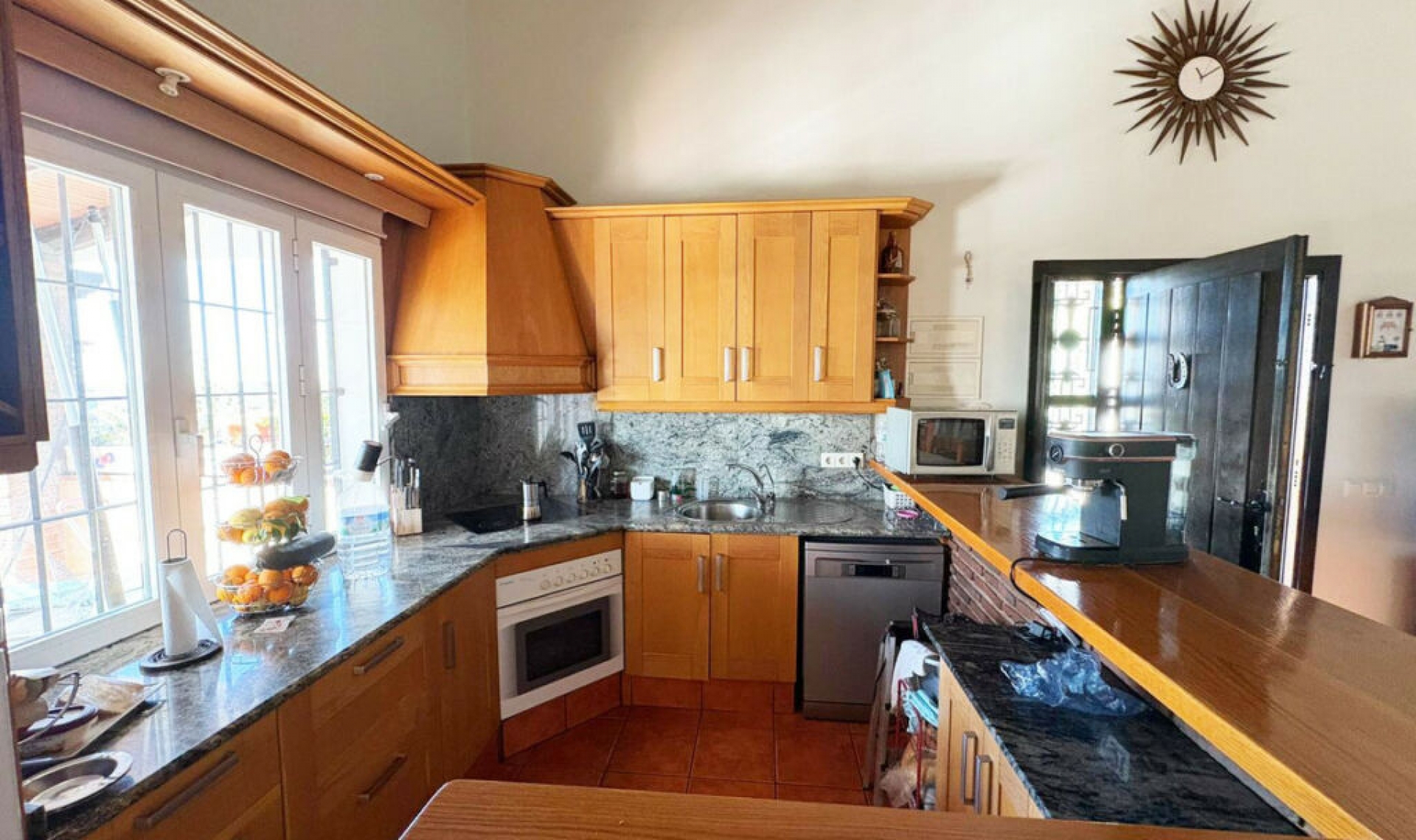 Resale - House -
La Cala de Mijas