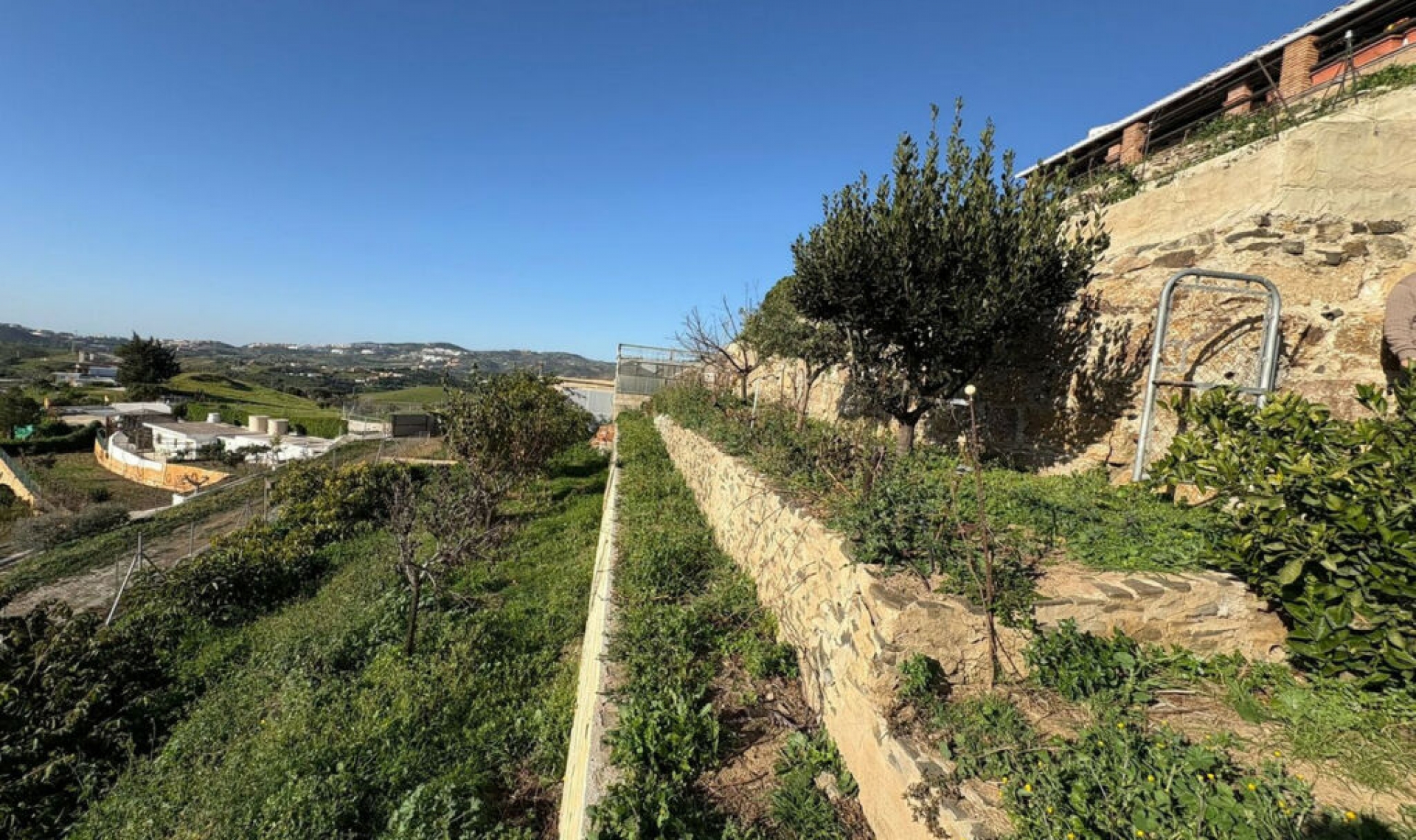 Resale - House -
La Cala de Mijas