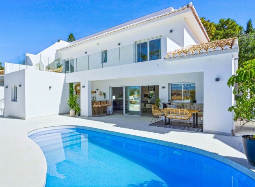 Resale - House -
La Cala de Mijas