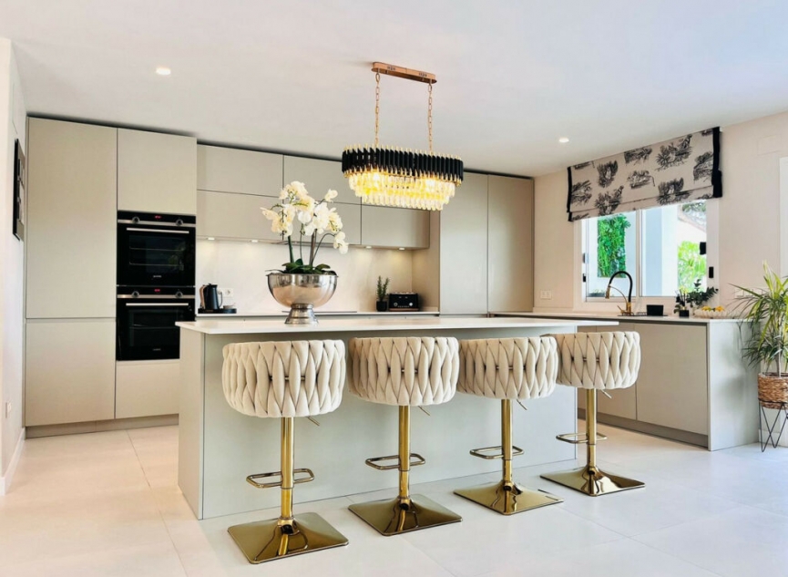 Resale - House -
La Cala de Mijas