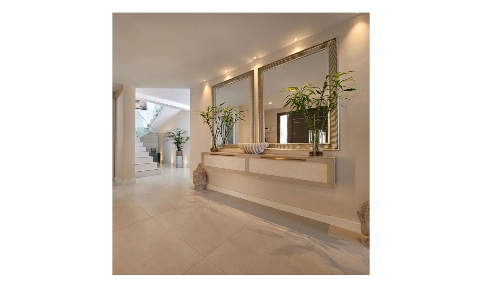 Resale - House -
La Cala de Mijas