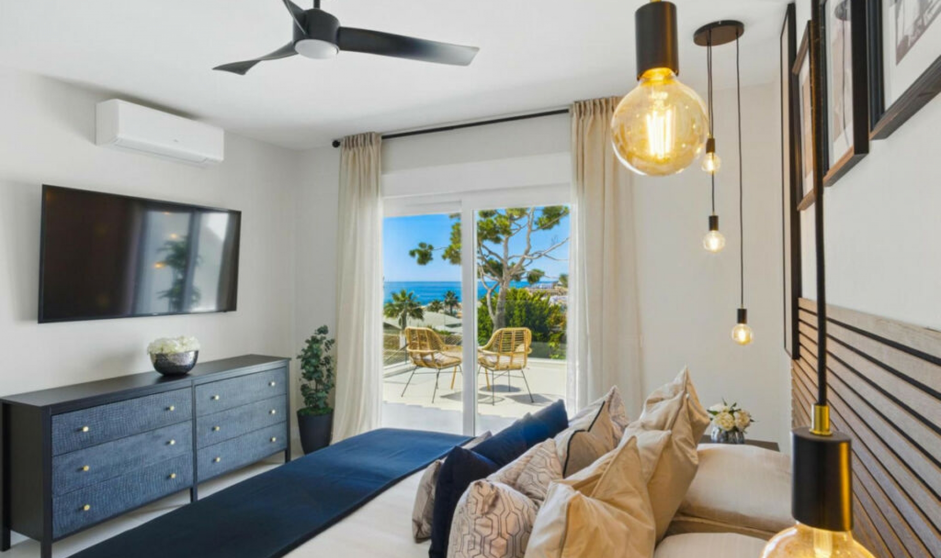 Resale - House -
La Cala de Mijas