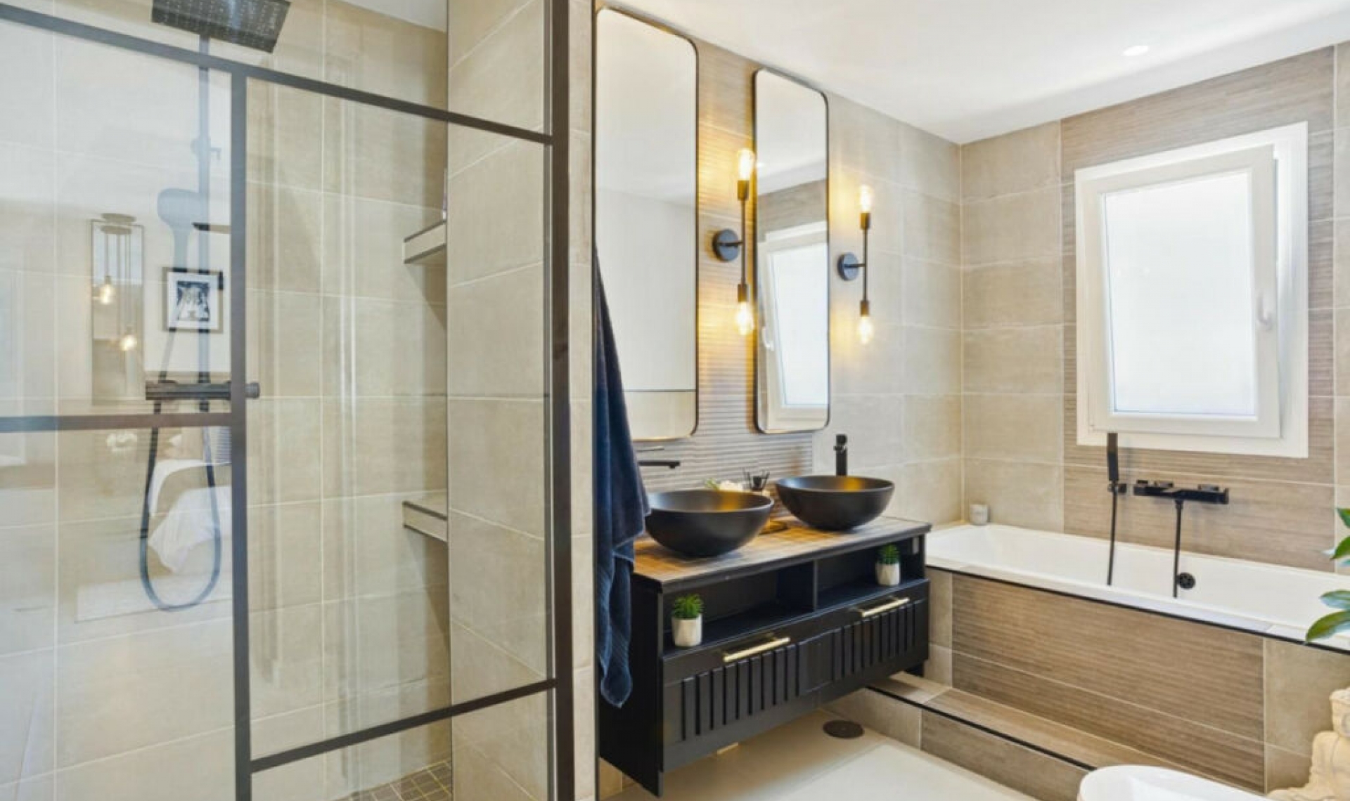 Resale - House -
La Cala de Mijas
